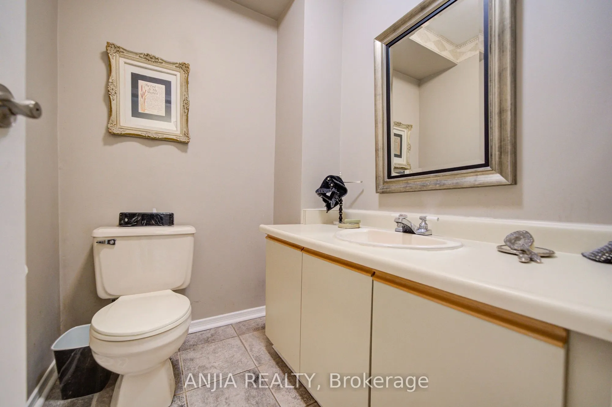 8 Millcroft Way