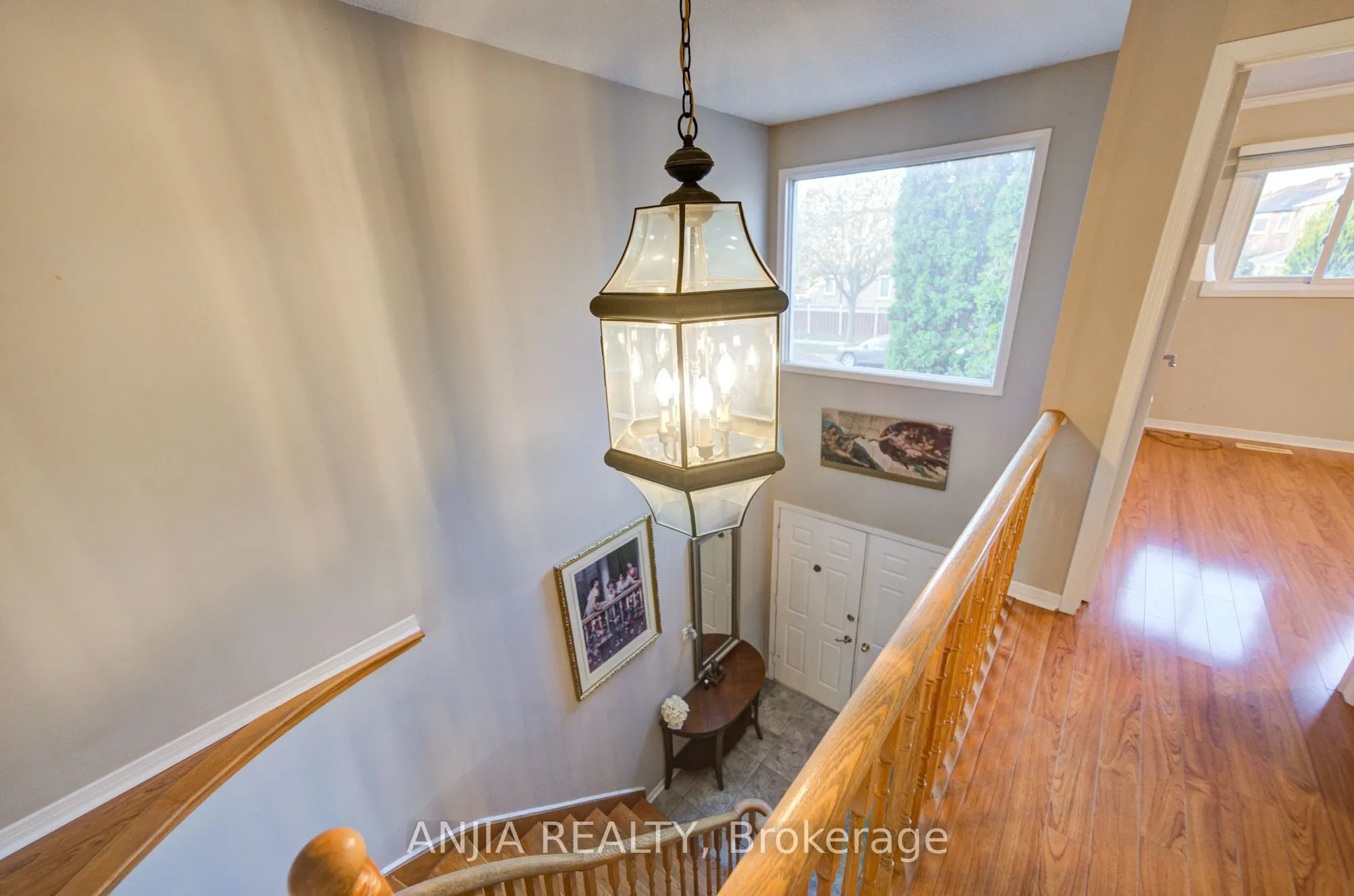 8 Millcroft Way