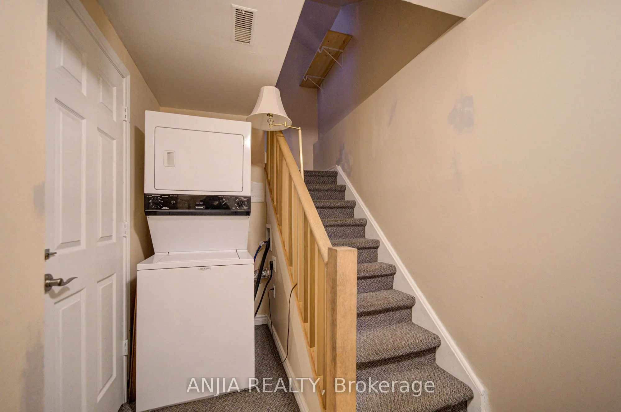 8 Millcroft Way