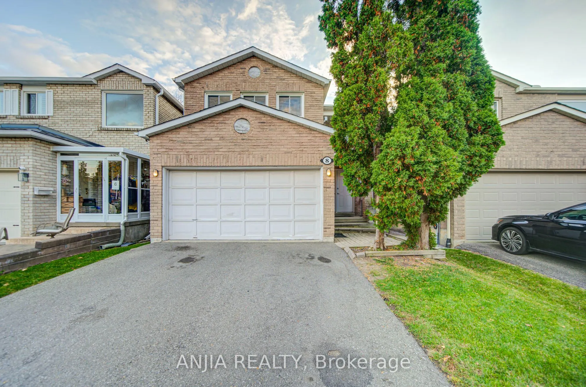 8 Millcroft Way