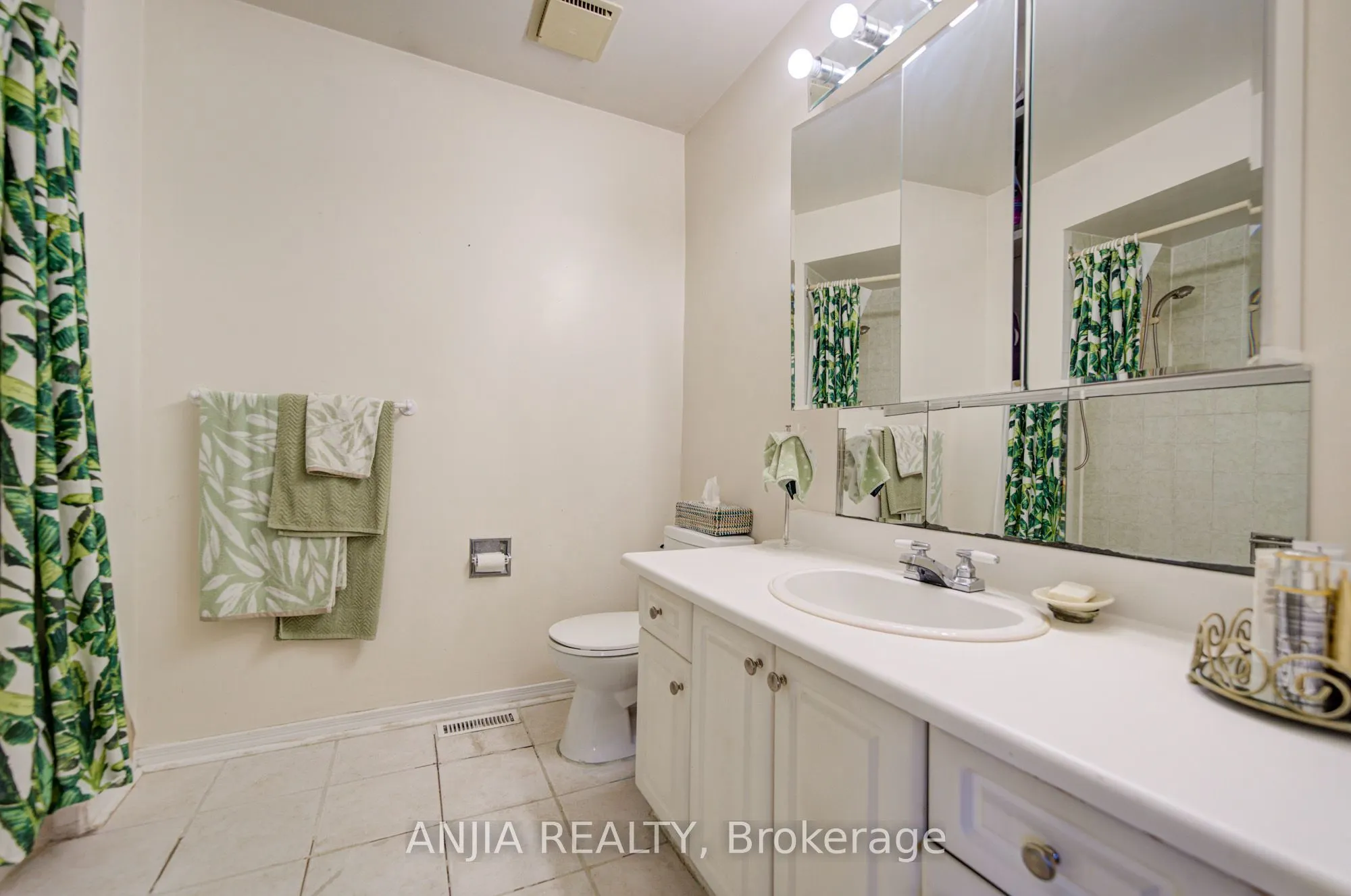 8 Millcroft Way