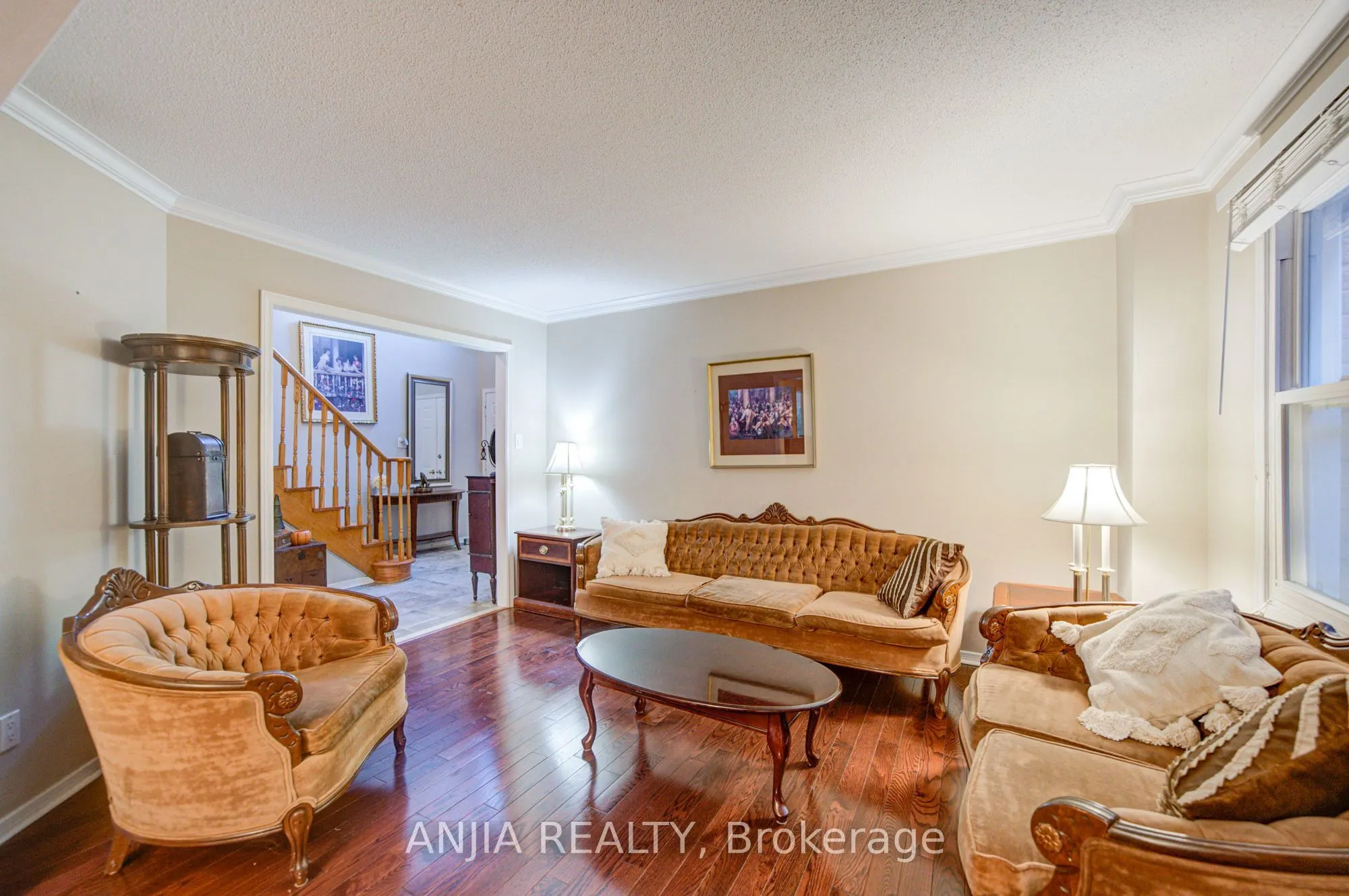 8 Millcroft Way