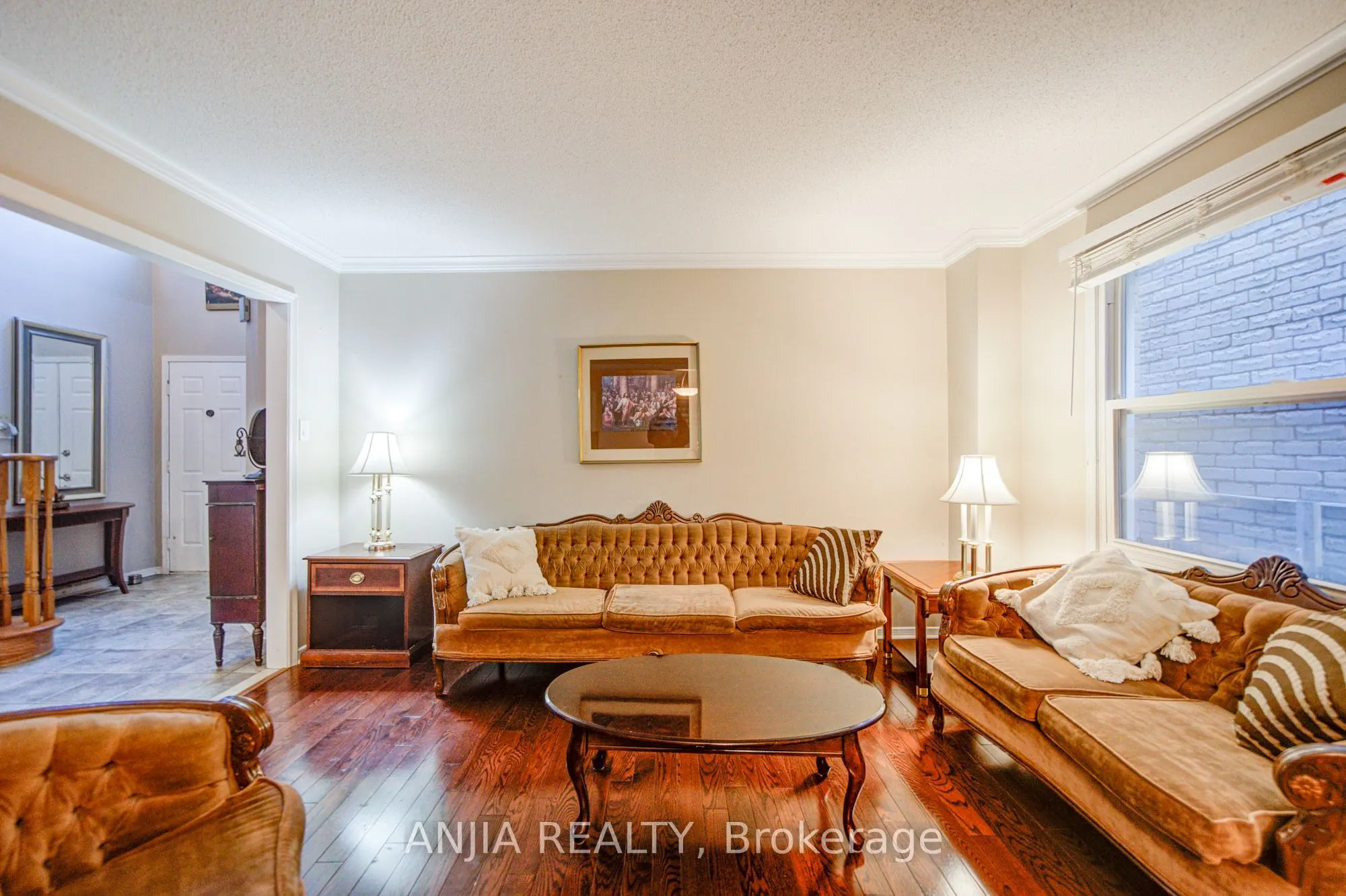 8 Millcroft Way