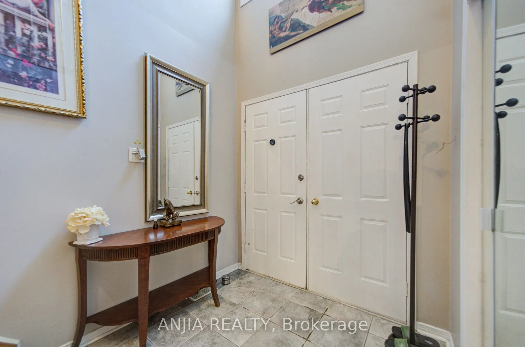 8 Millcroft Way