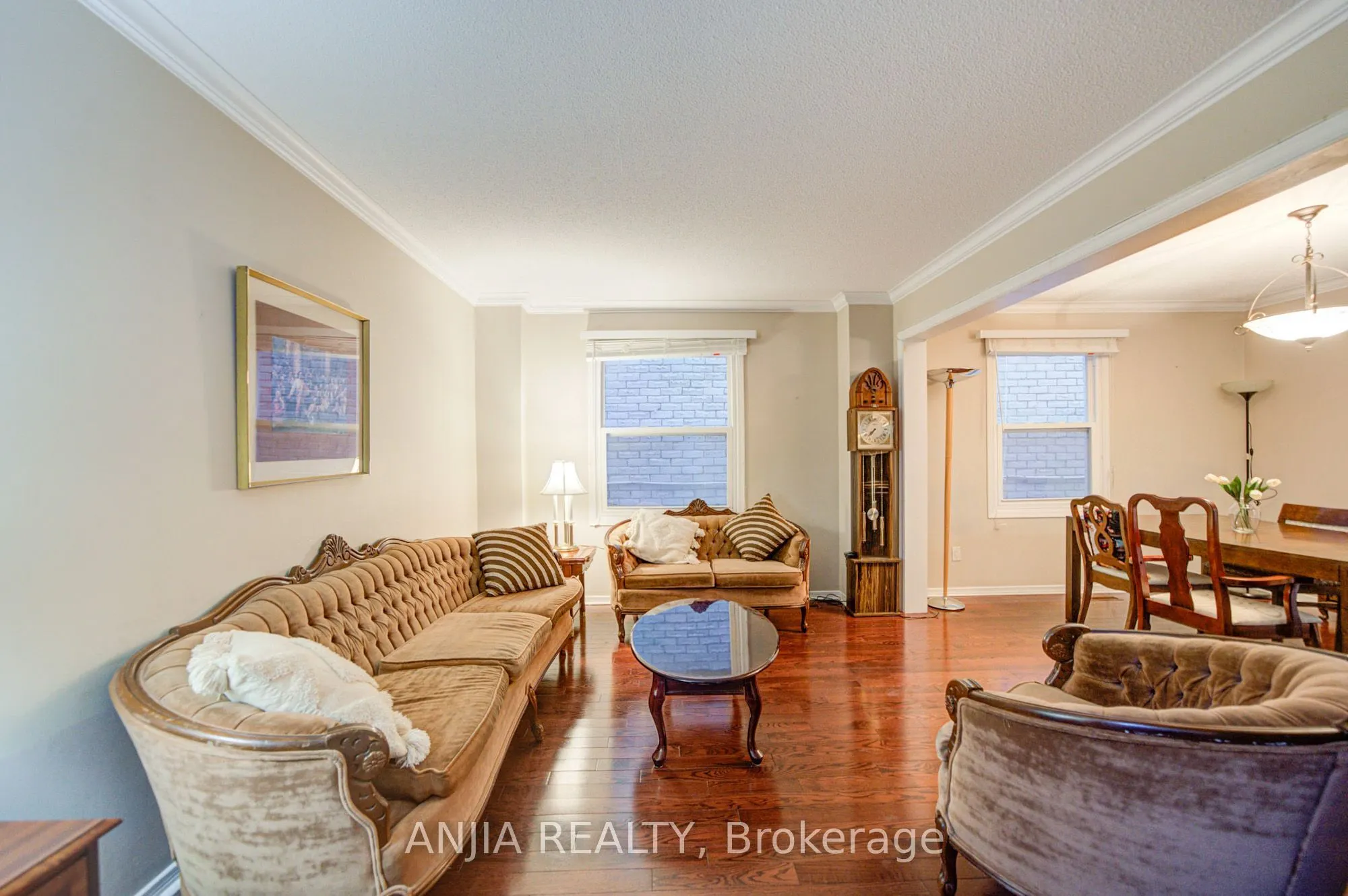 8 Millcroft Way