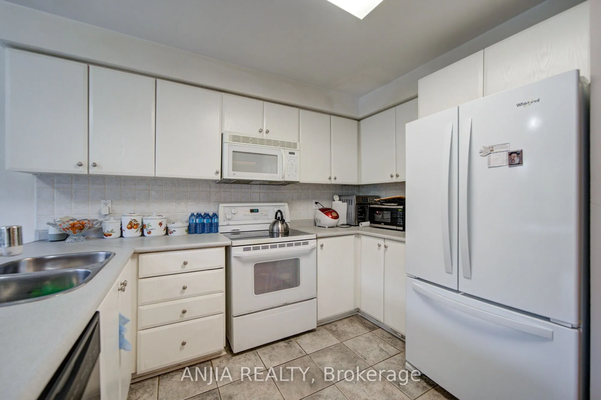 8 Millcroft Way