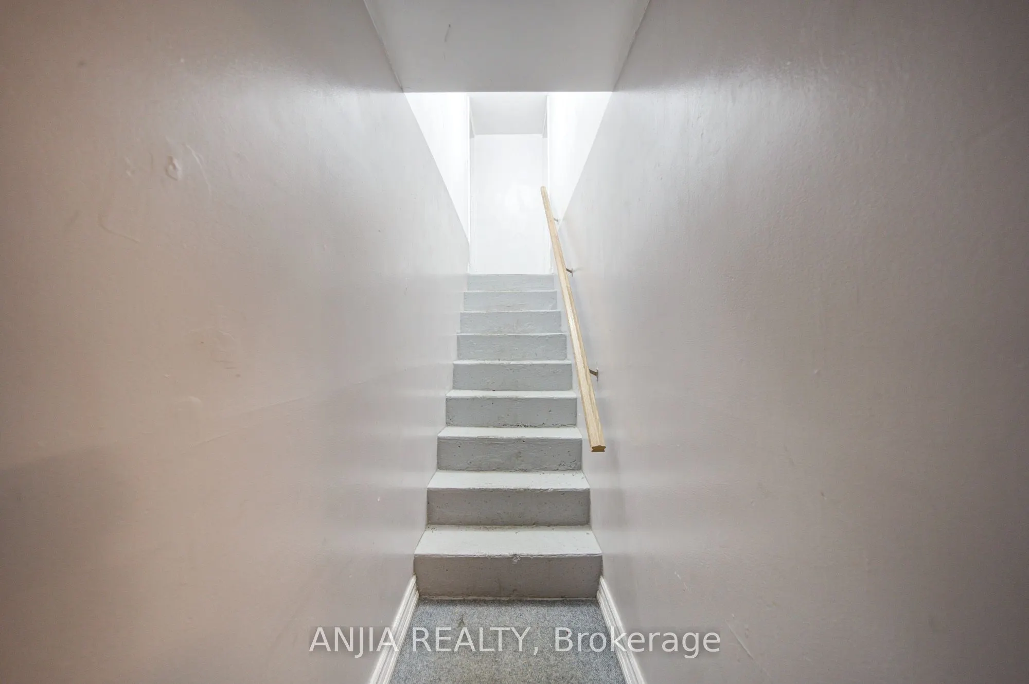 8 Millcroft Way