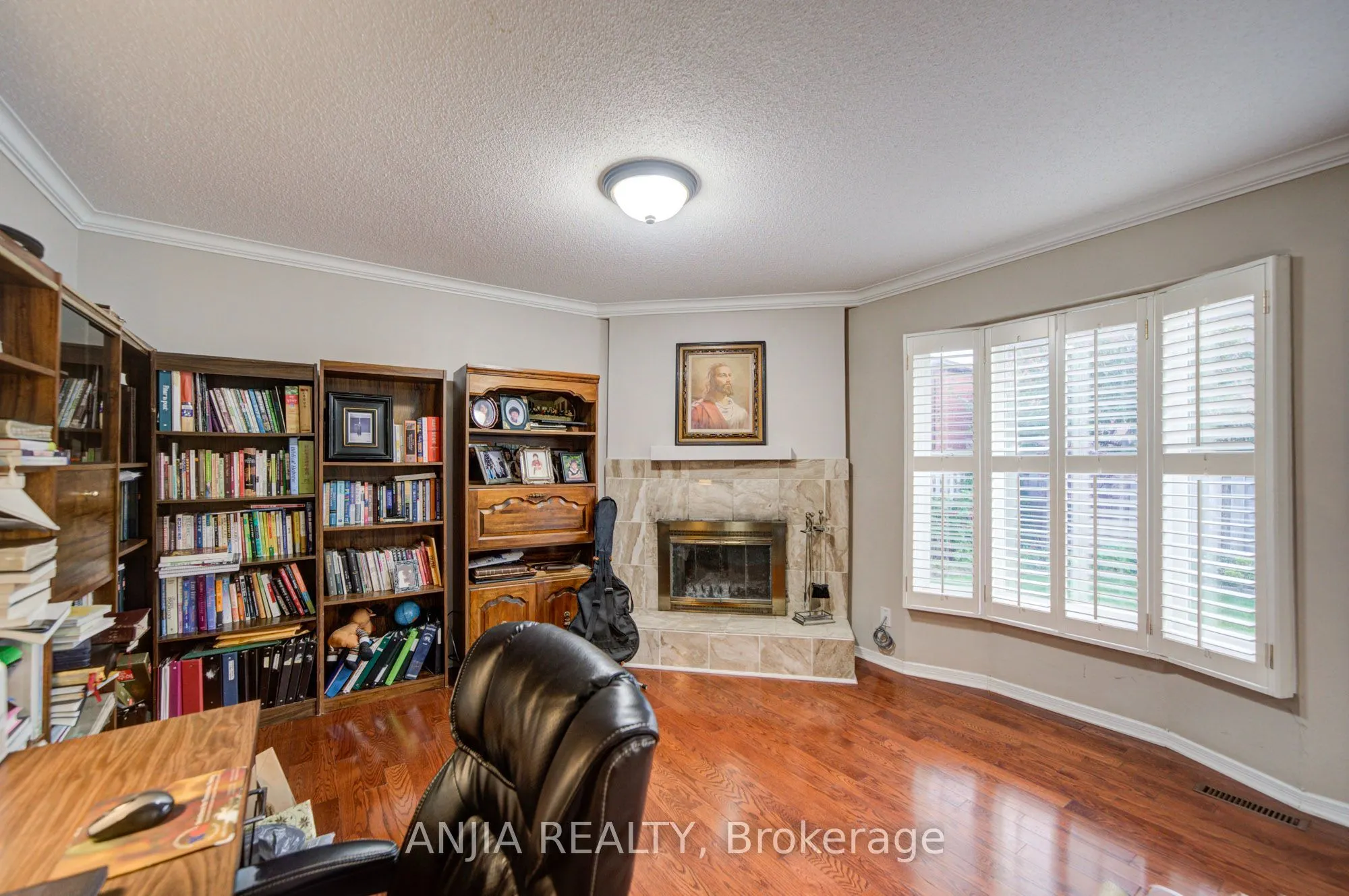 8 Millcroft Way