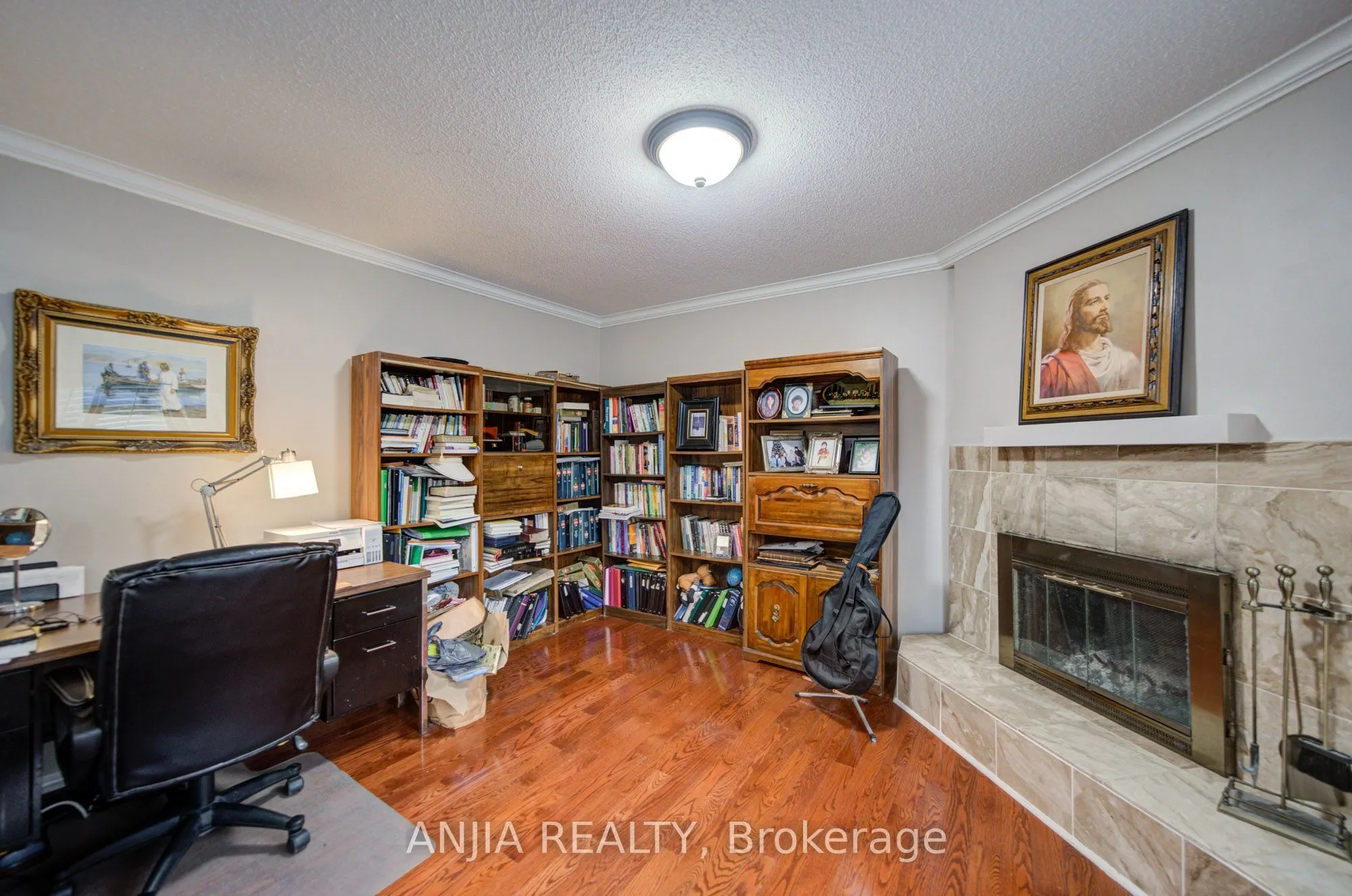 8 Millcroft Way
