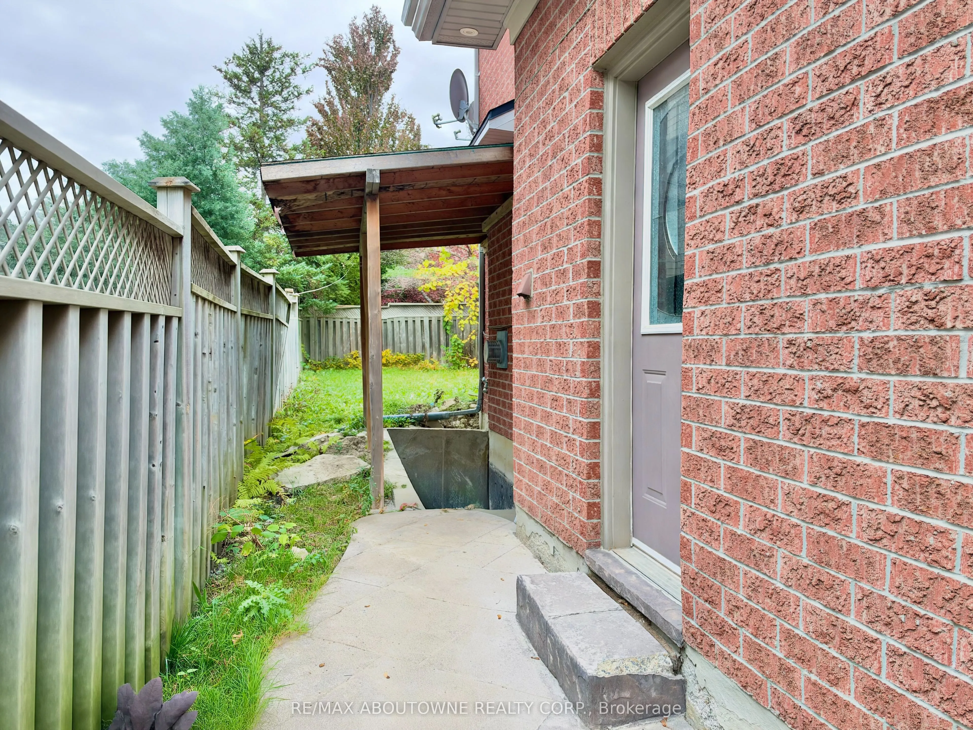 99 Boxwood Crescent