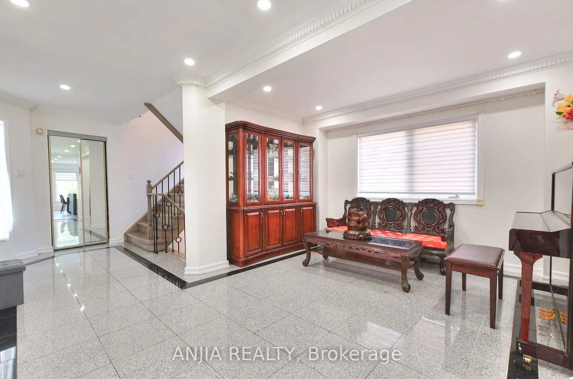 127 Tomlinson Circle