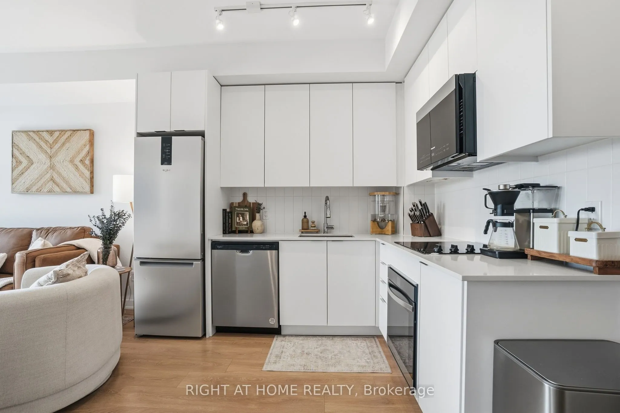 10 Abeja Street #1321