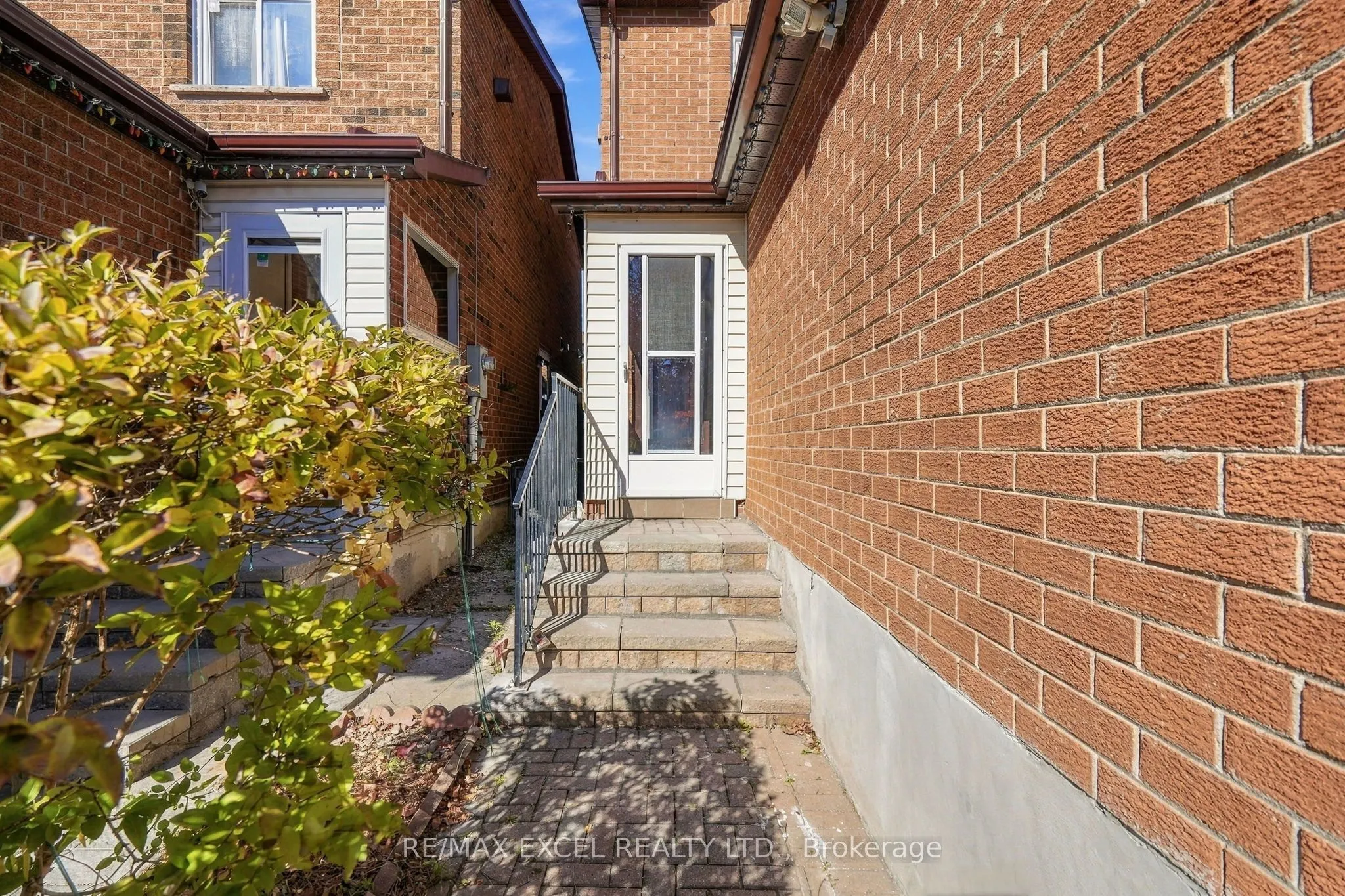 97 Tangmere Crescent