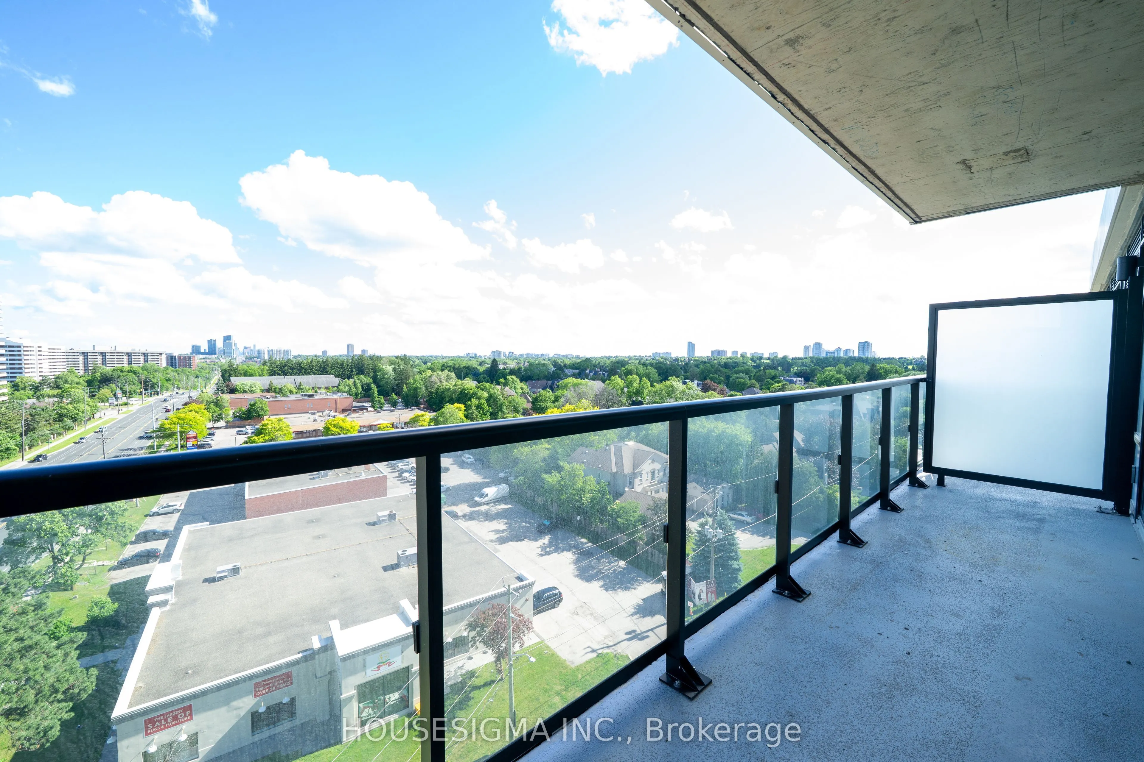 8188 Yonge Street #820