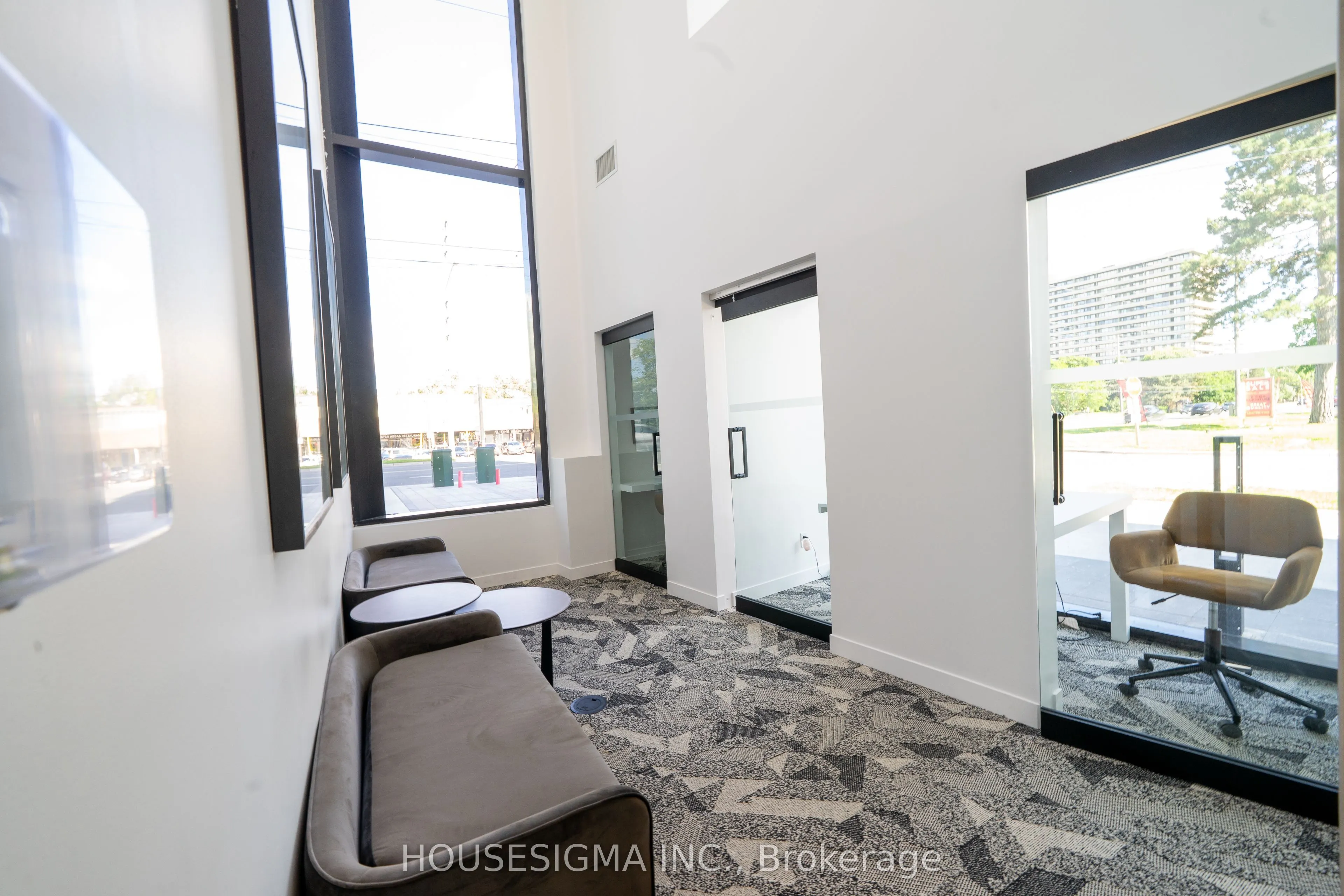 8188 Yonge Street #820