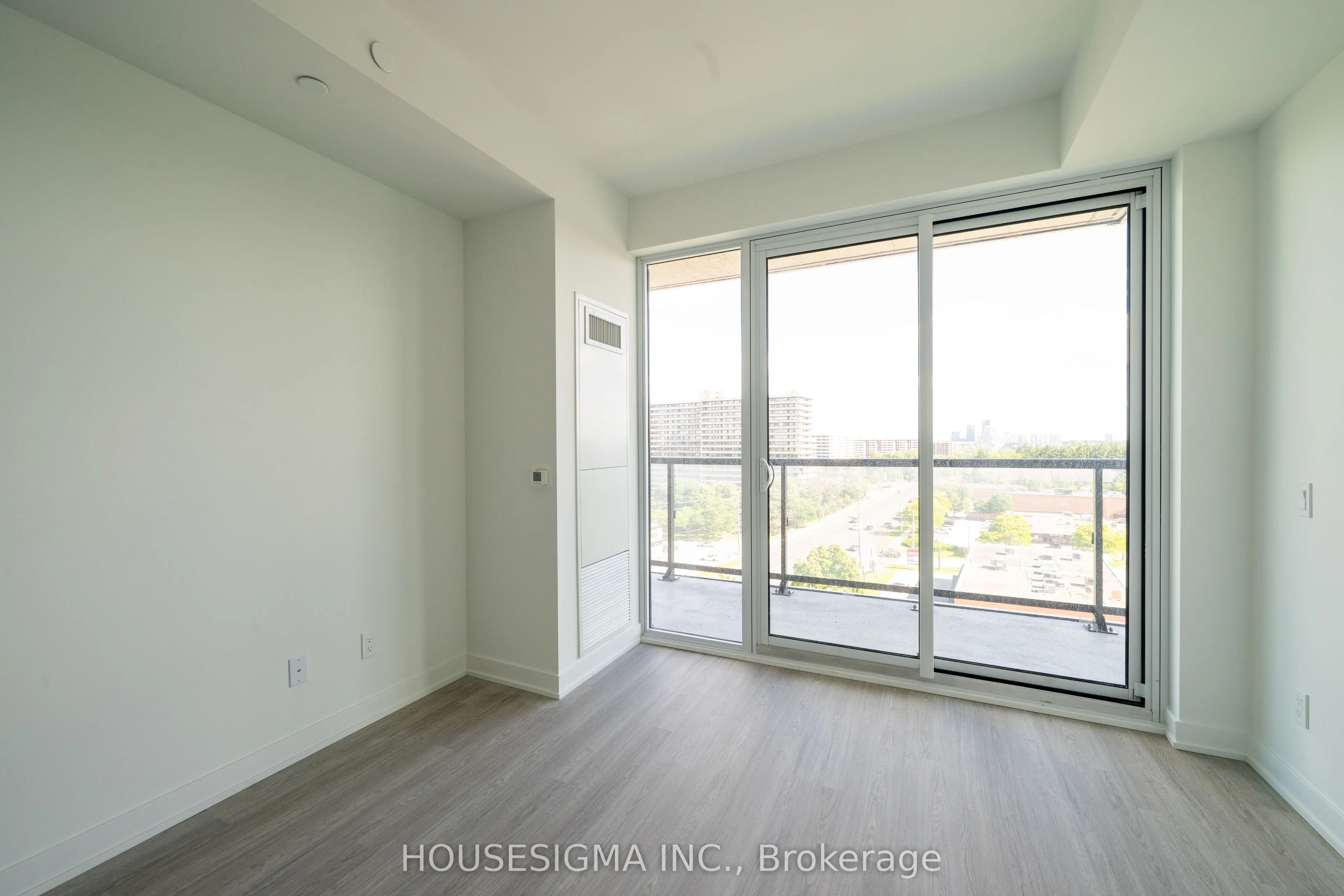 8188 Yonge Street #820