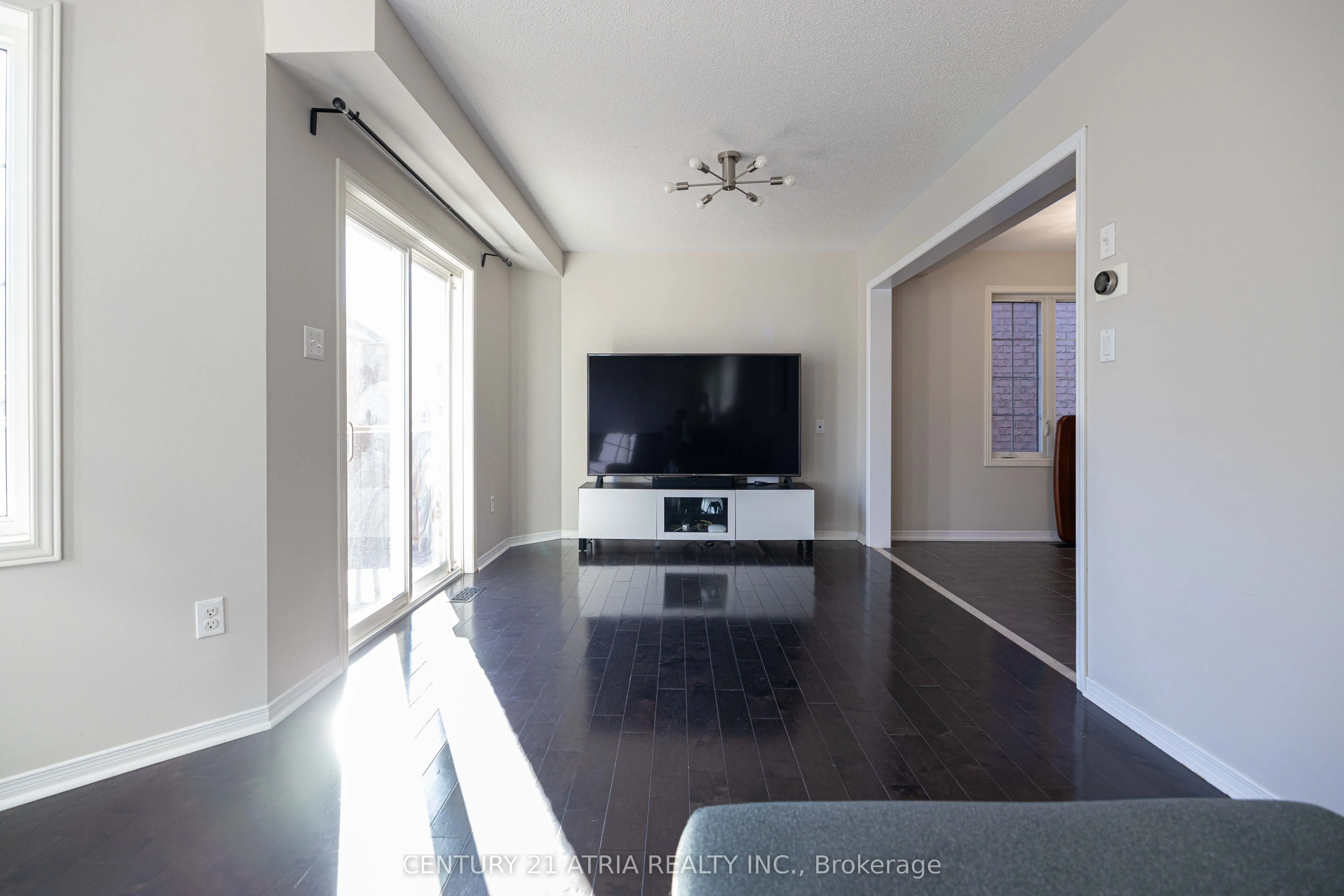 85 Vera Lynn Crescent