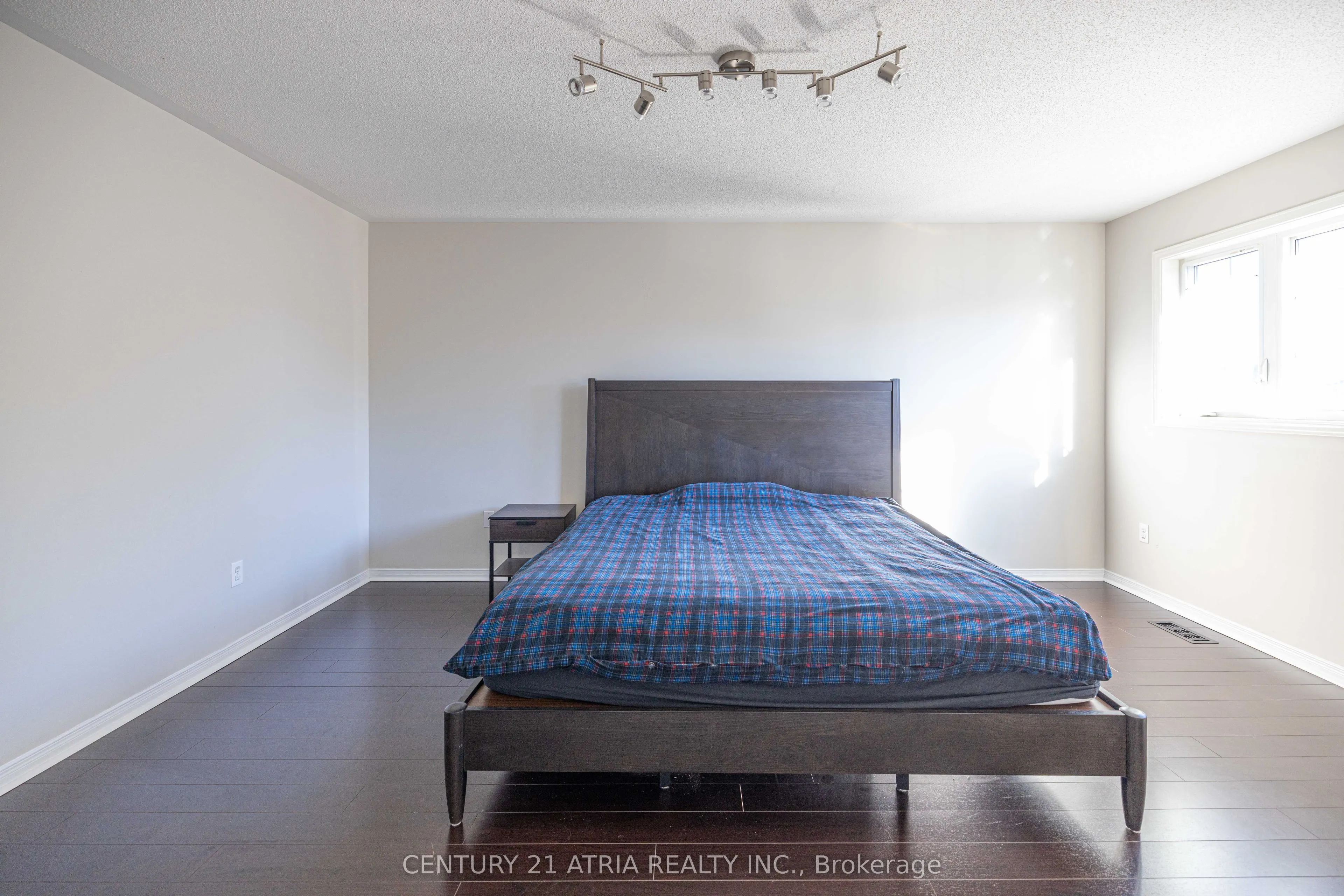 85 Vera Lynn Crescent