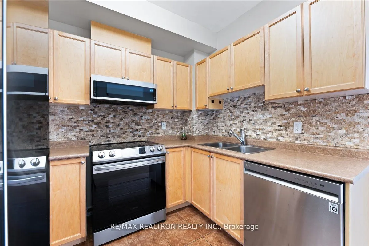 15450 Yonge Street #304