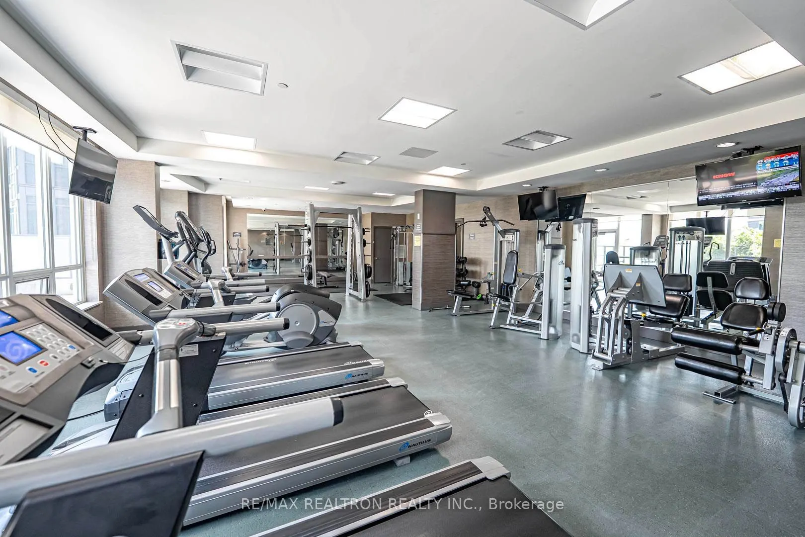 7161 Yonge Street #418