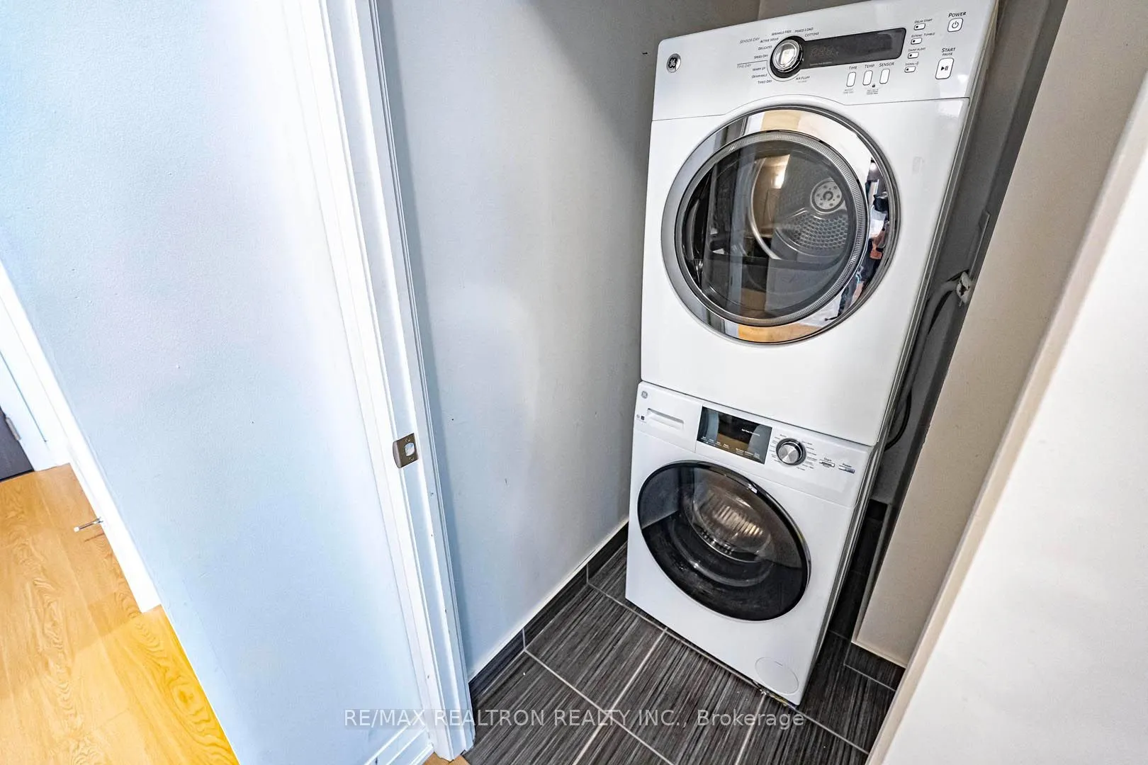 7161 Yonge Street #418