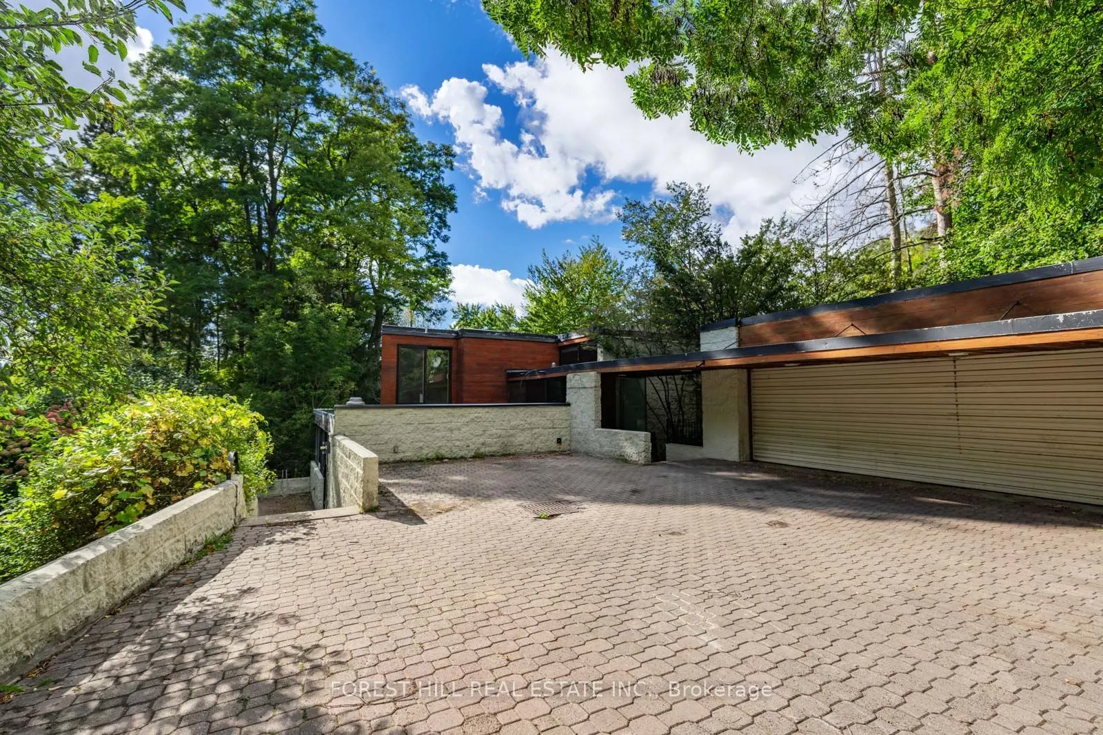 38 Riverside Boulevard