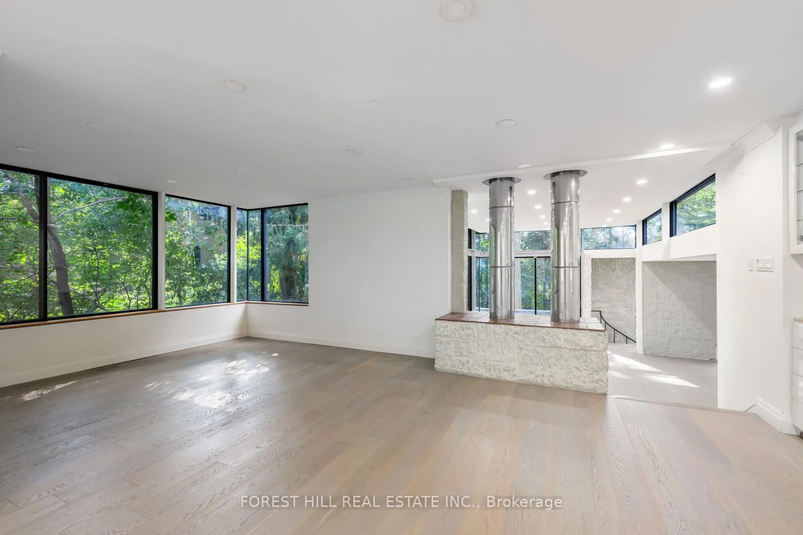 38 Riverside Boulevard