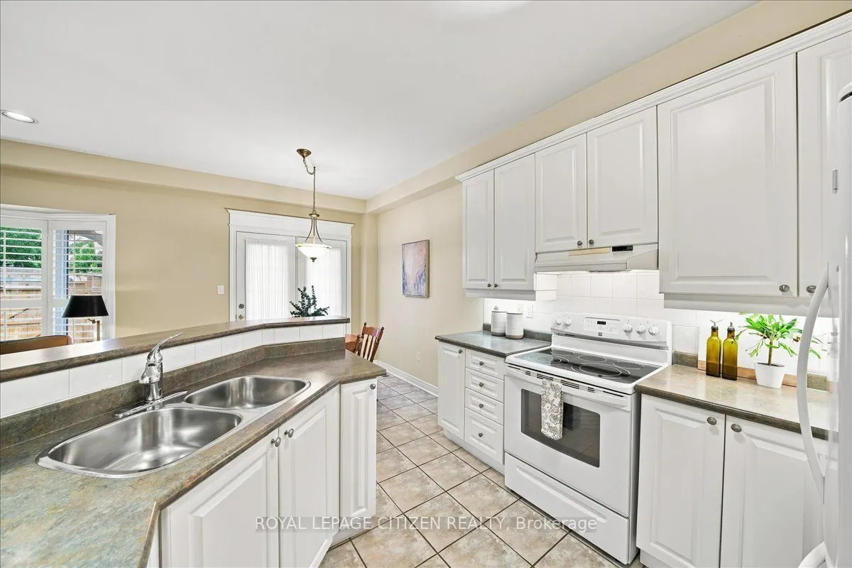 255 Shaftsbury Avenue #43
