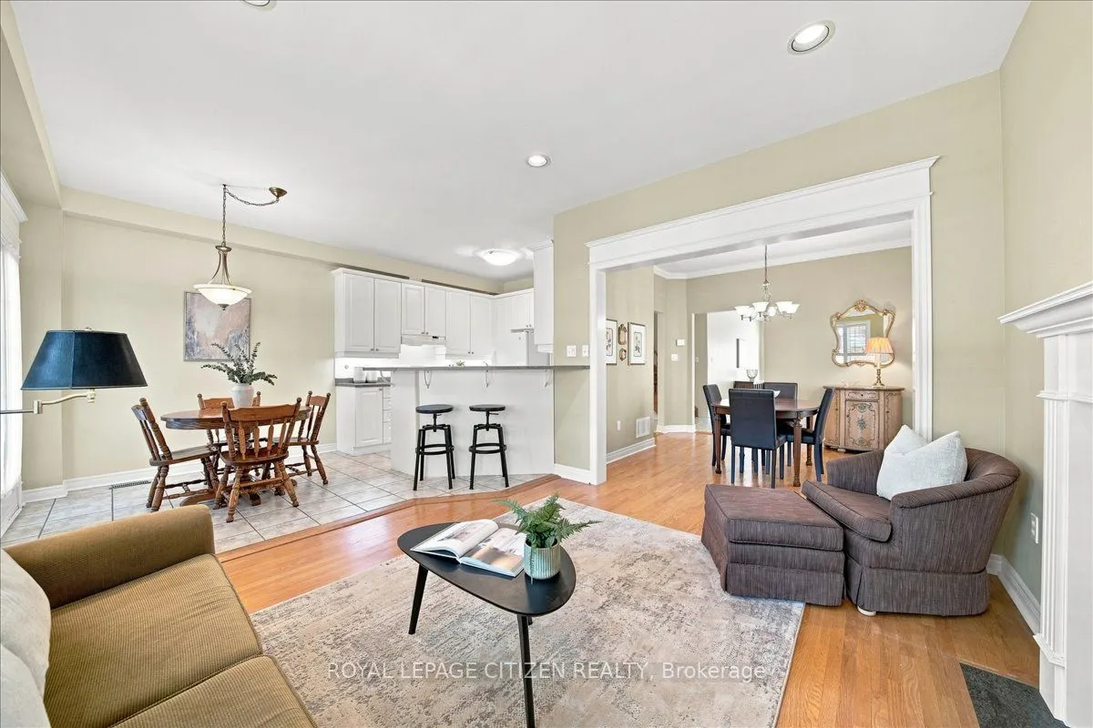 255 Shaftsbury Avenue #43