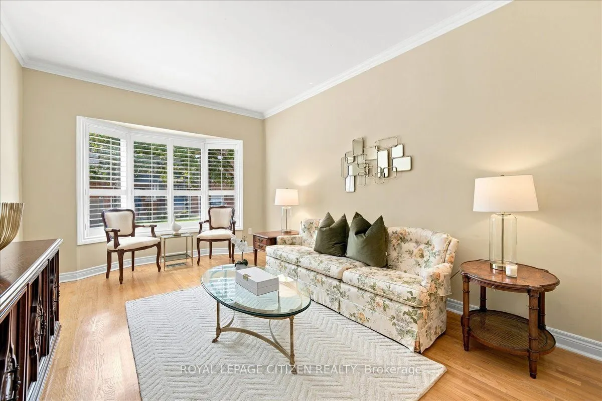 255 Shaftsbury Avenue #43