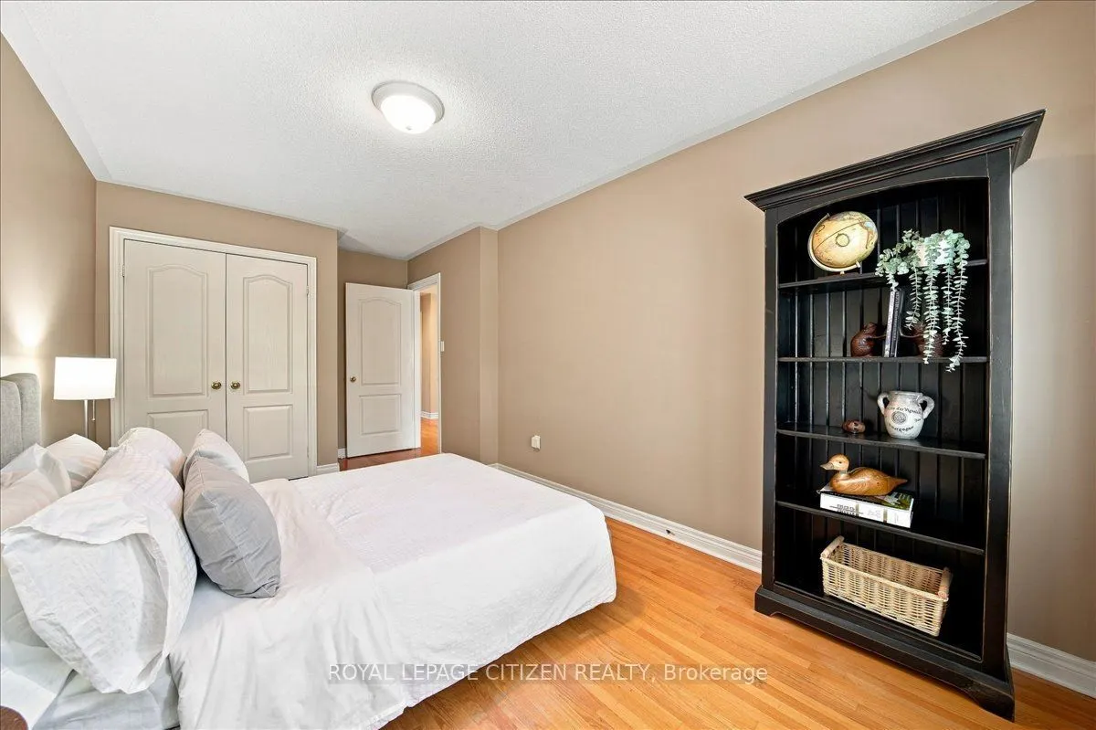 255 Shaftsbury Avenue #43