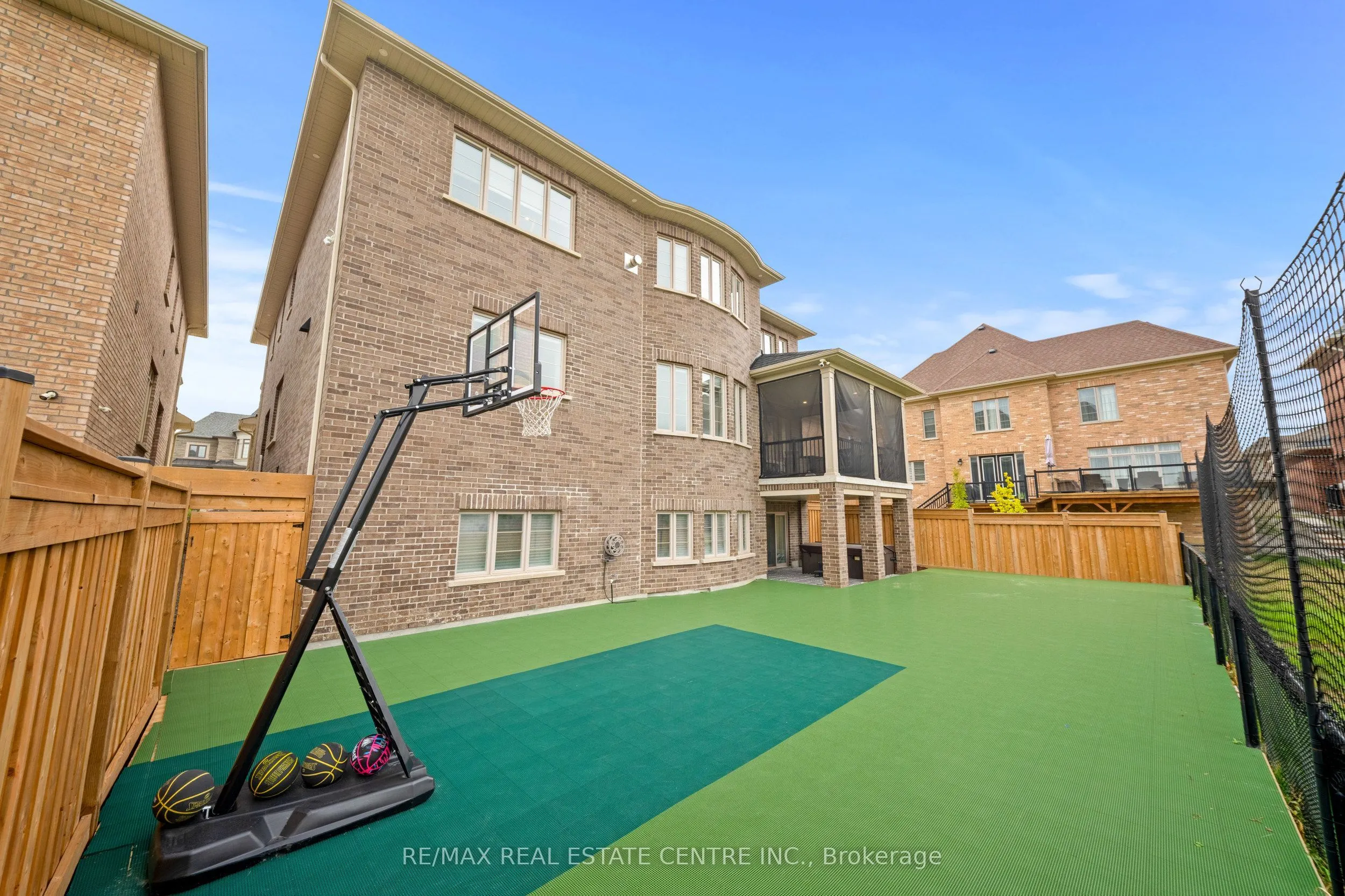 10 Rolling Green Court