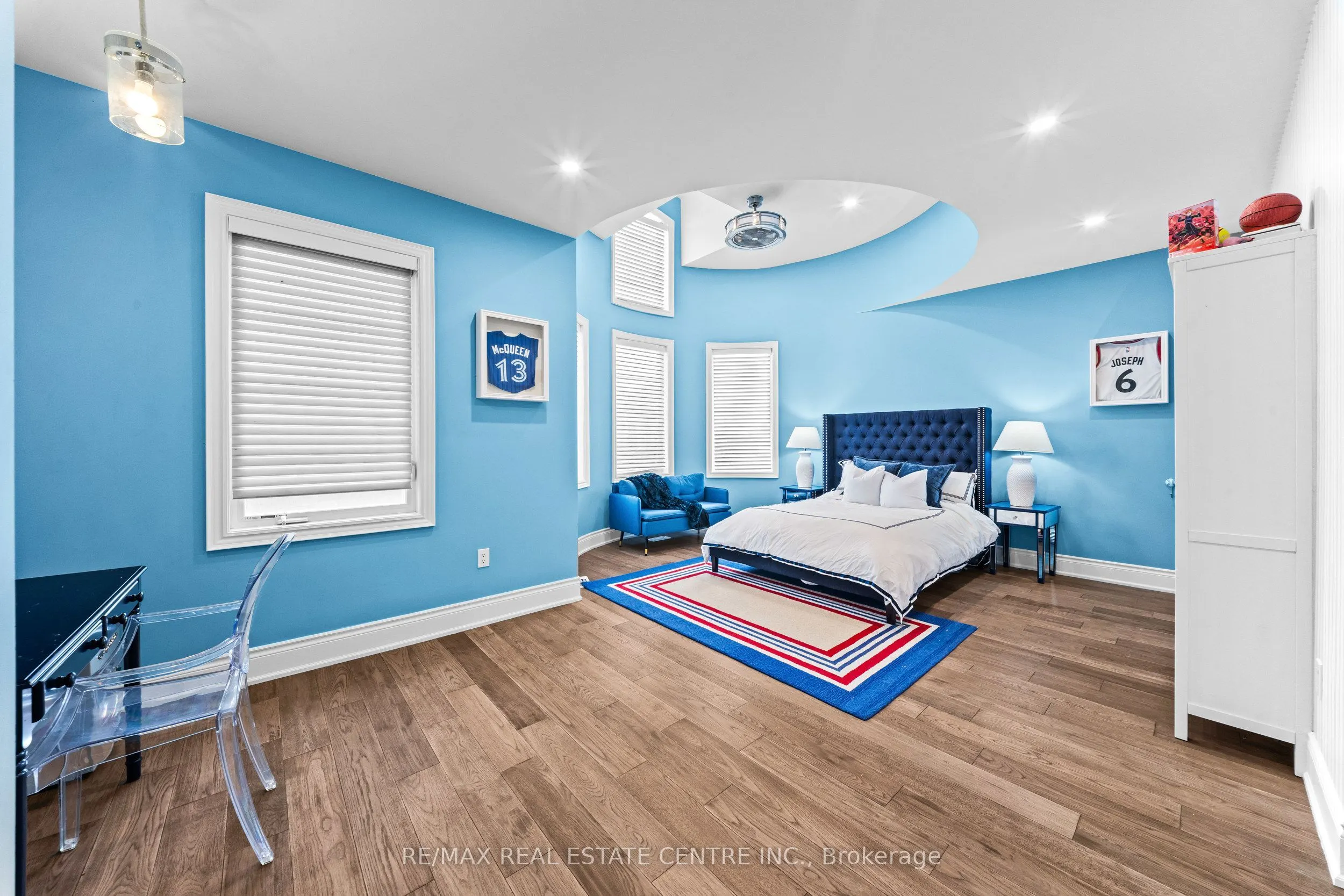 10 Rolling Green Court