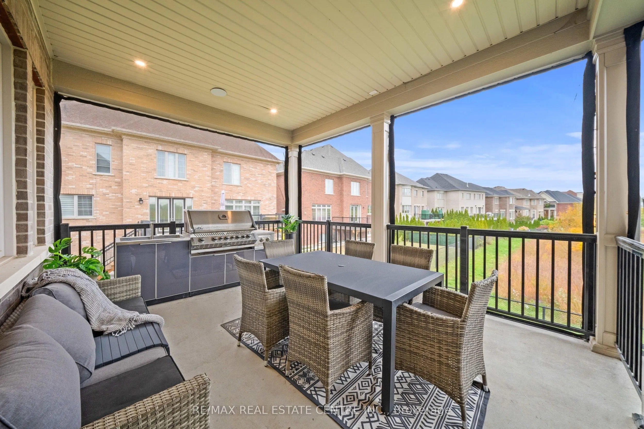 10 Rolling Green Court