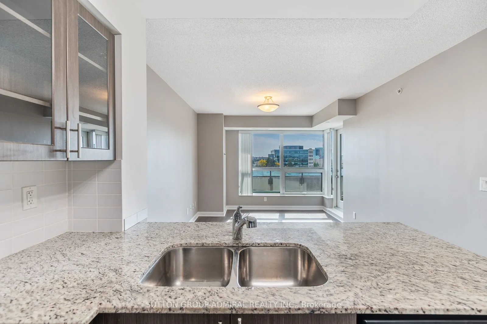 75 Norman Bethune Avenue #412