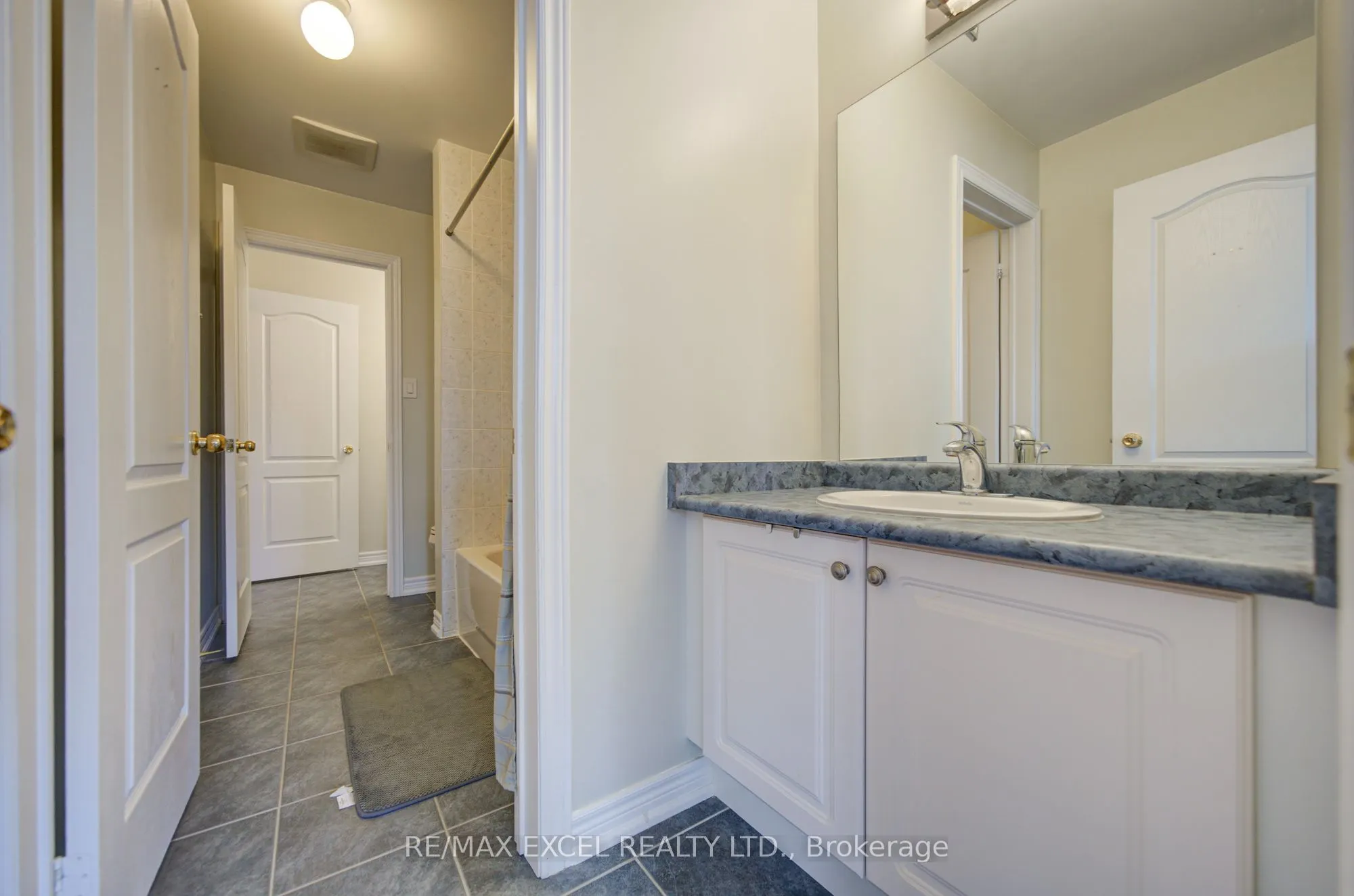 202 West Lawn Crescent
