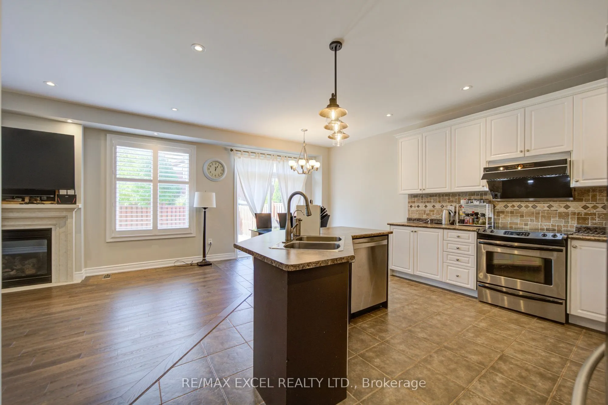 202 West Lawn Crescent