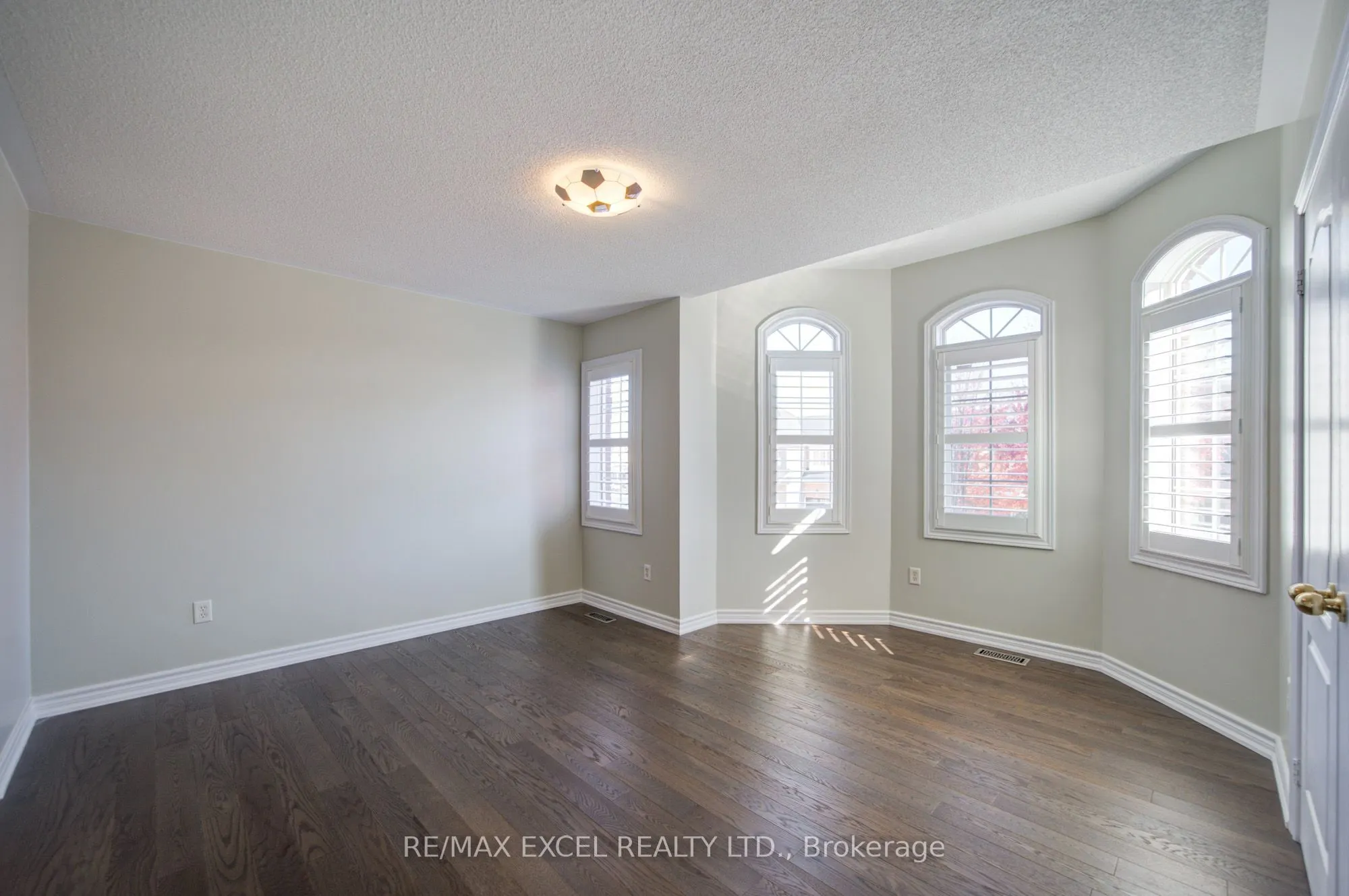 202 West Lawn Crescent