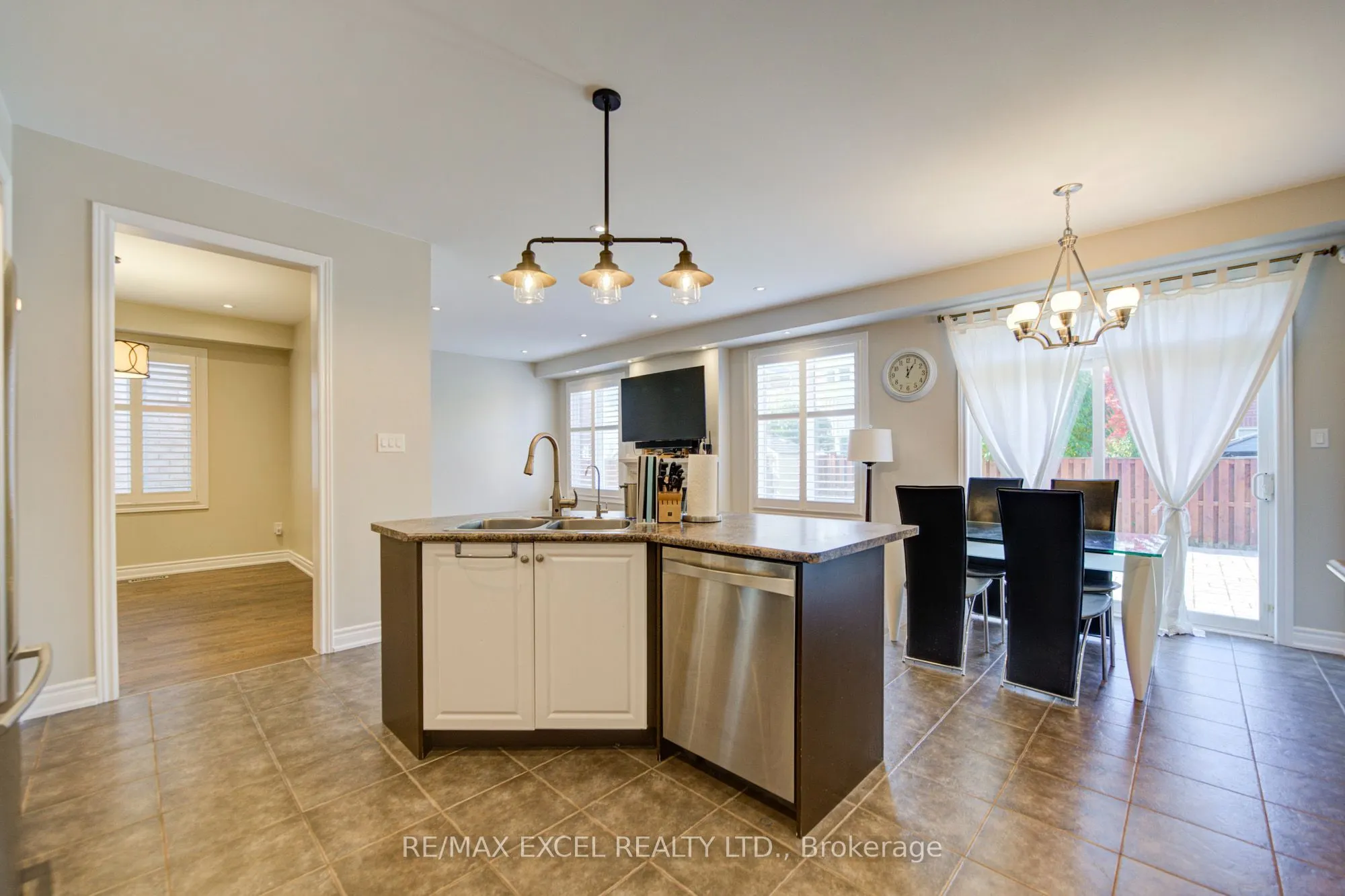 202 West Lawn Crescent