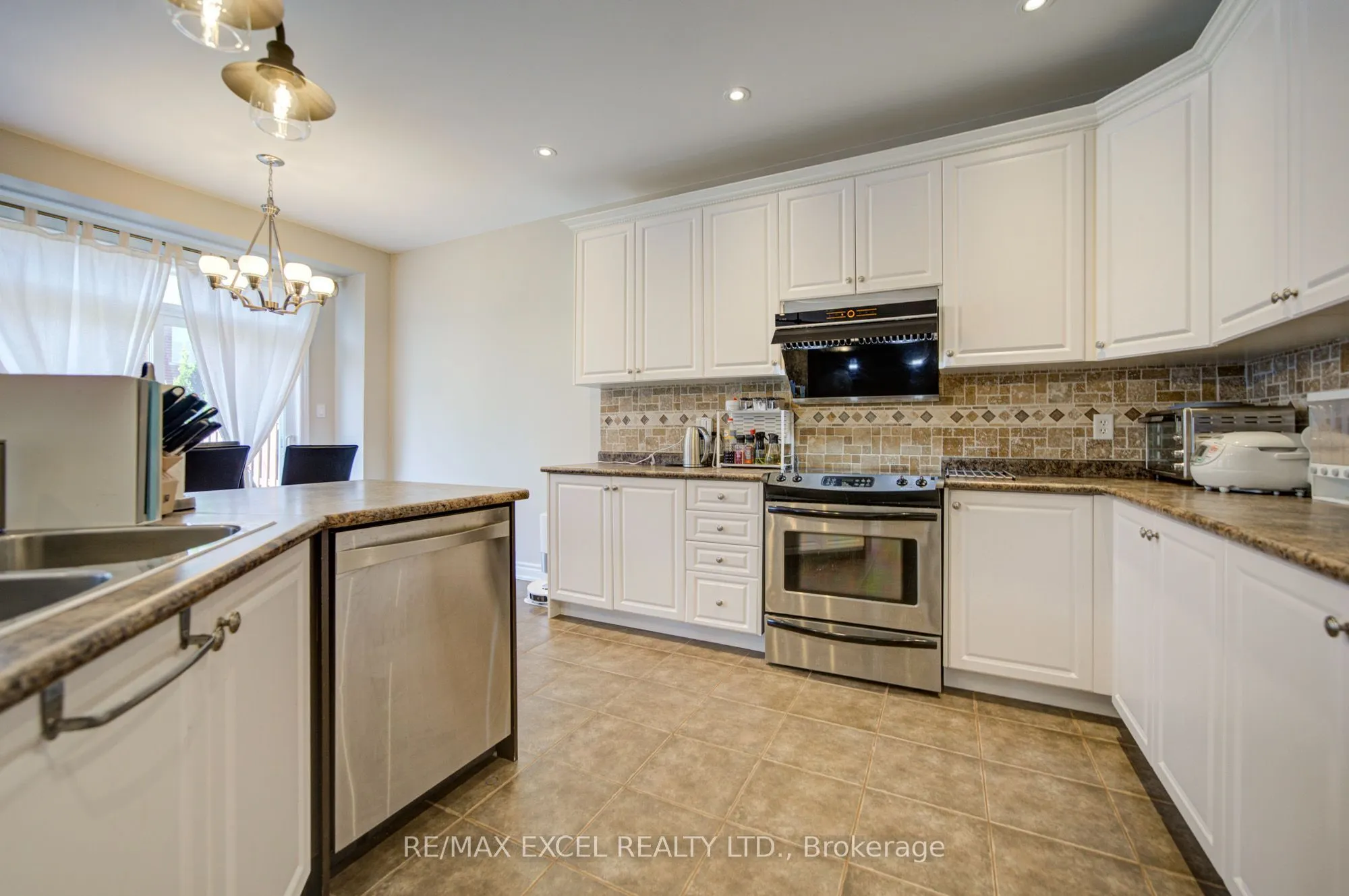 202 West Lawn Crescent