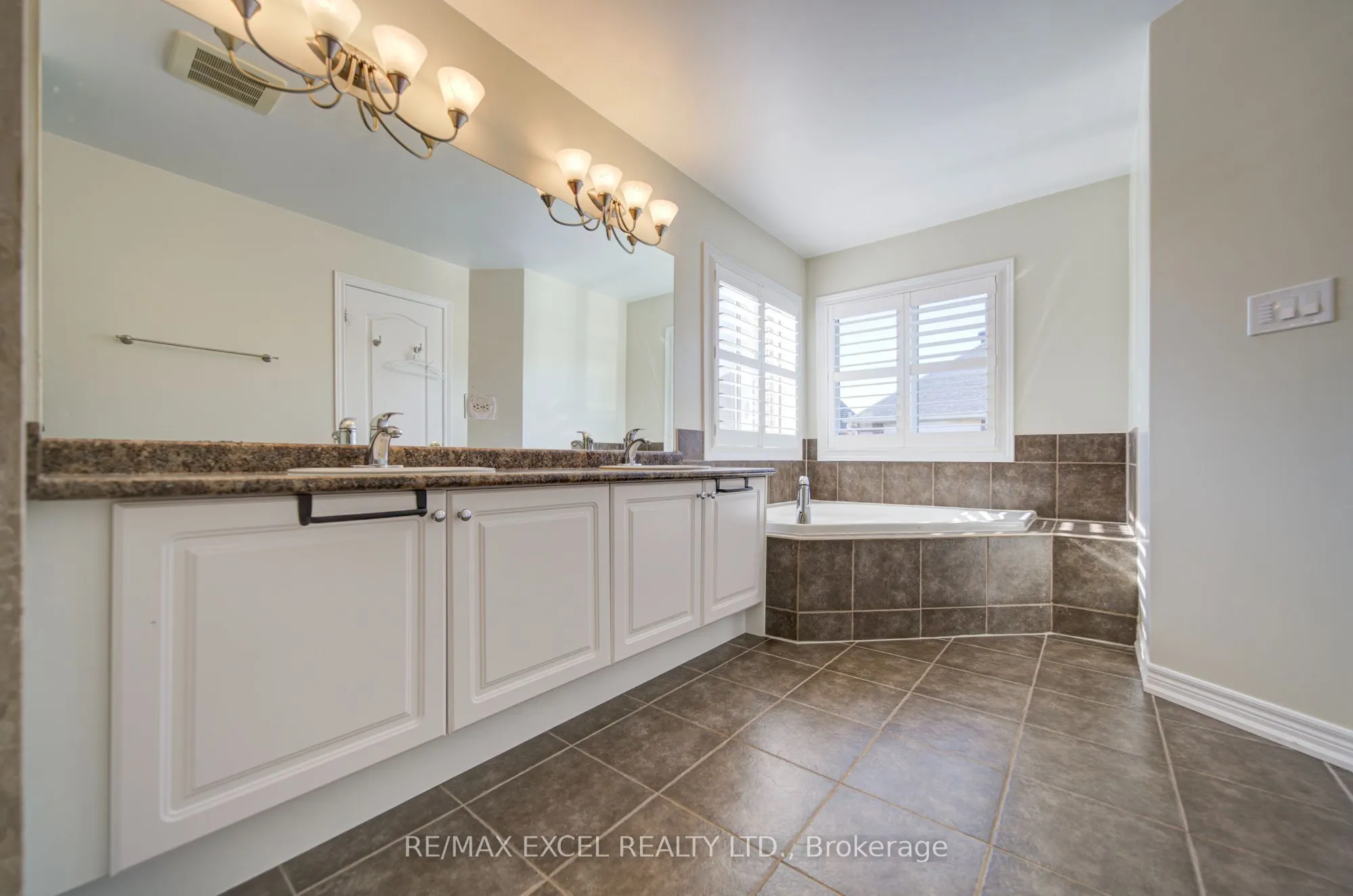 202 West Lawn Crescent