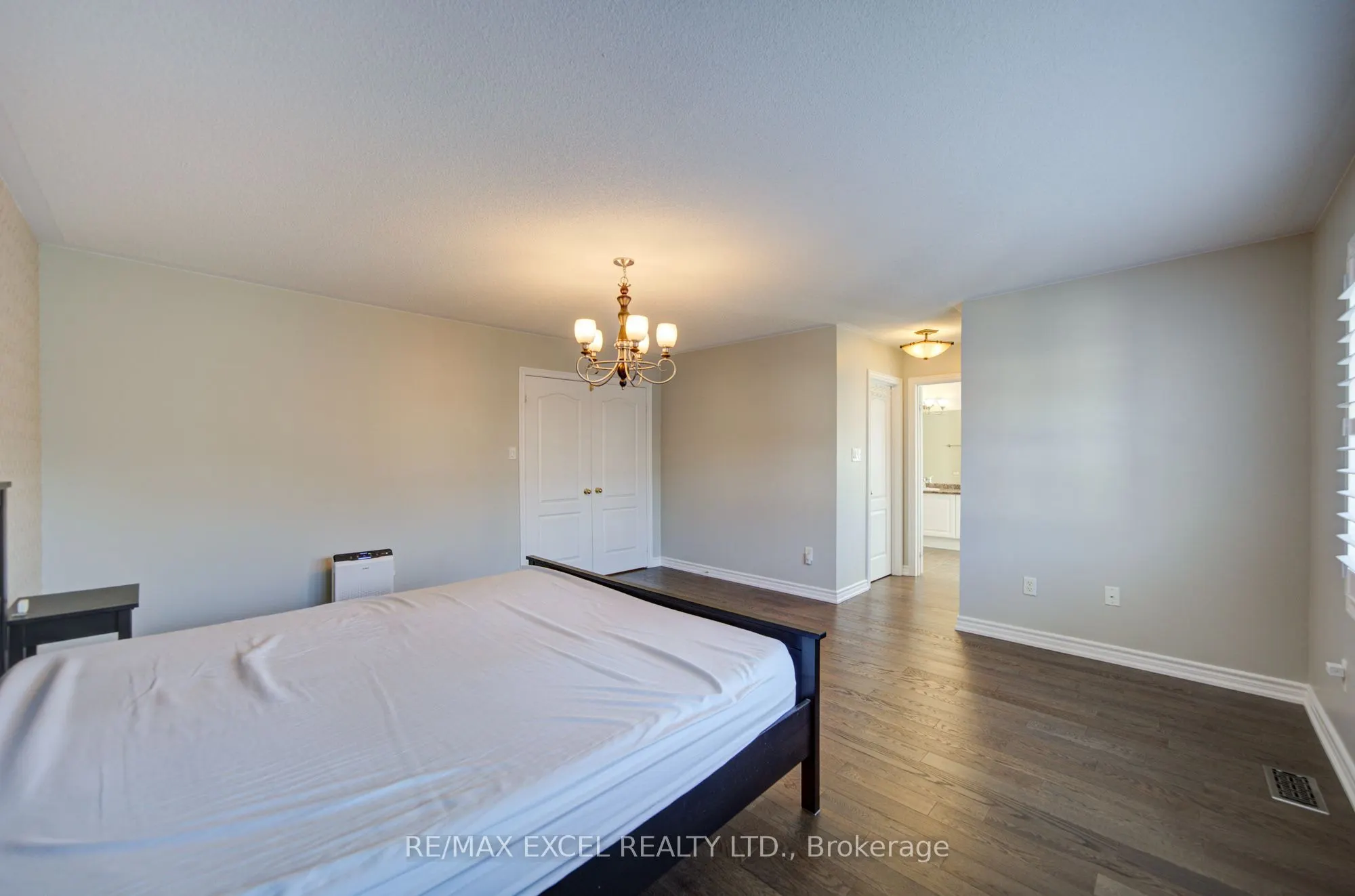 202 West Lawn Crescent