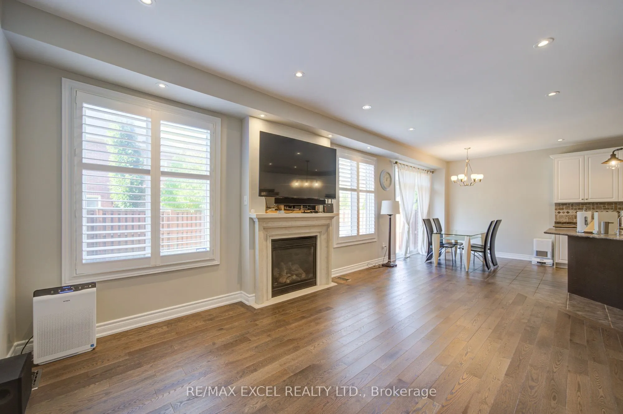 202 West Lawn Crescent