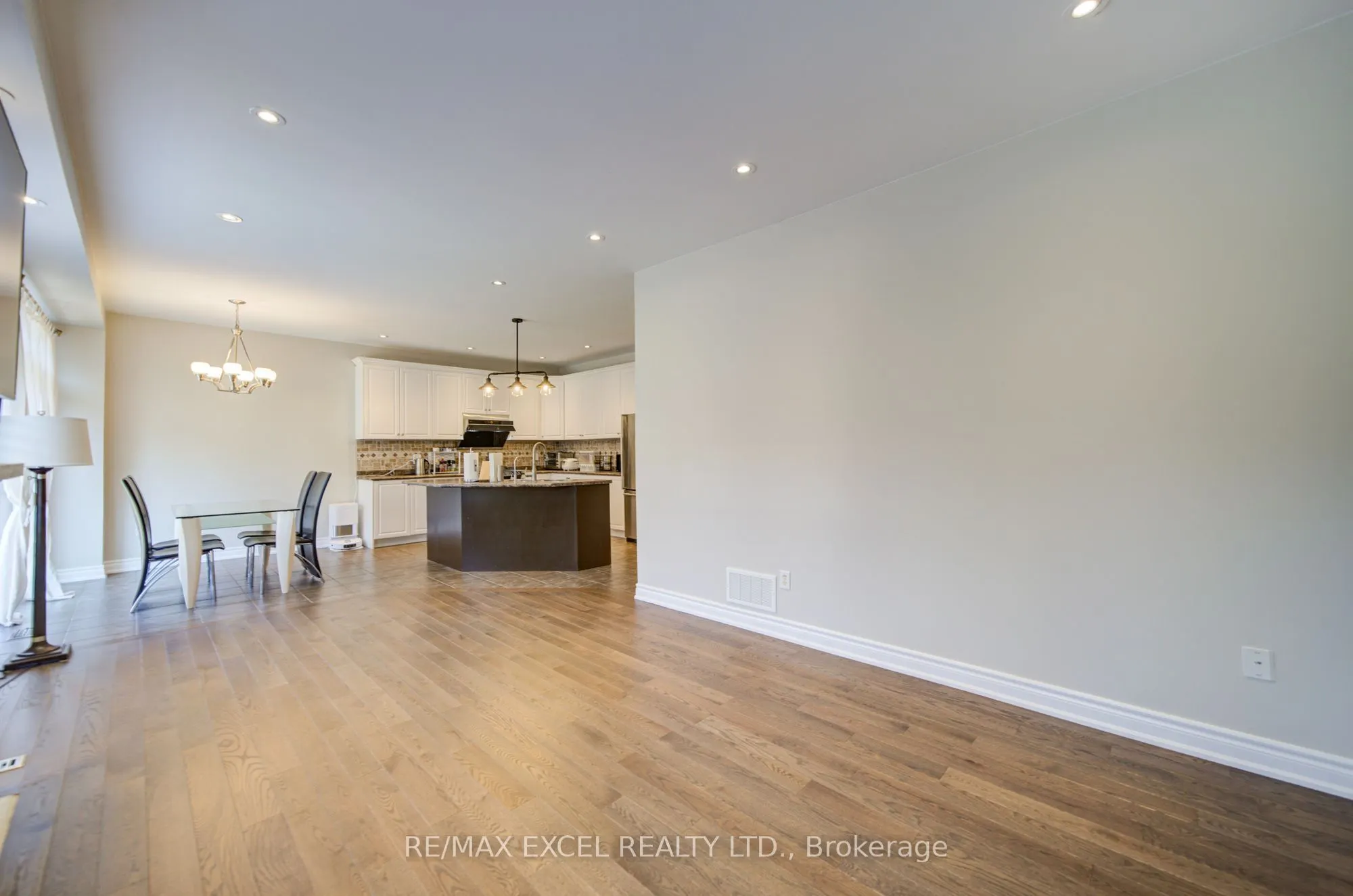 202 West Lawn Crescent