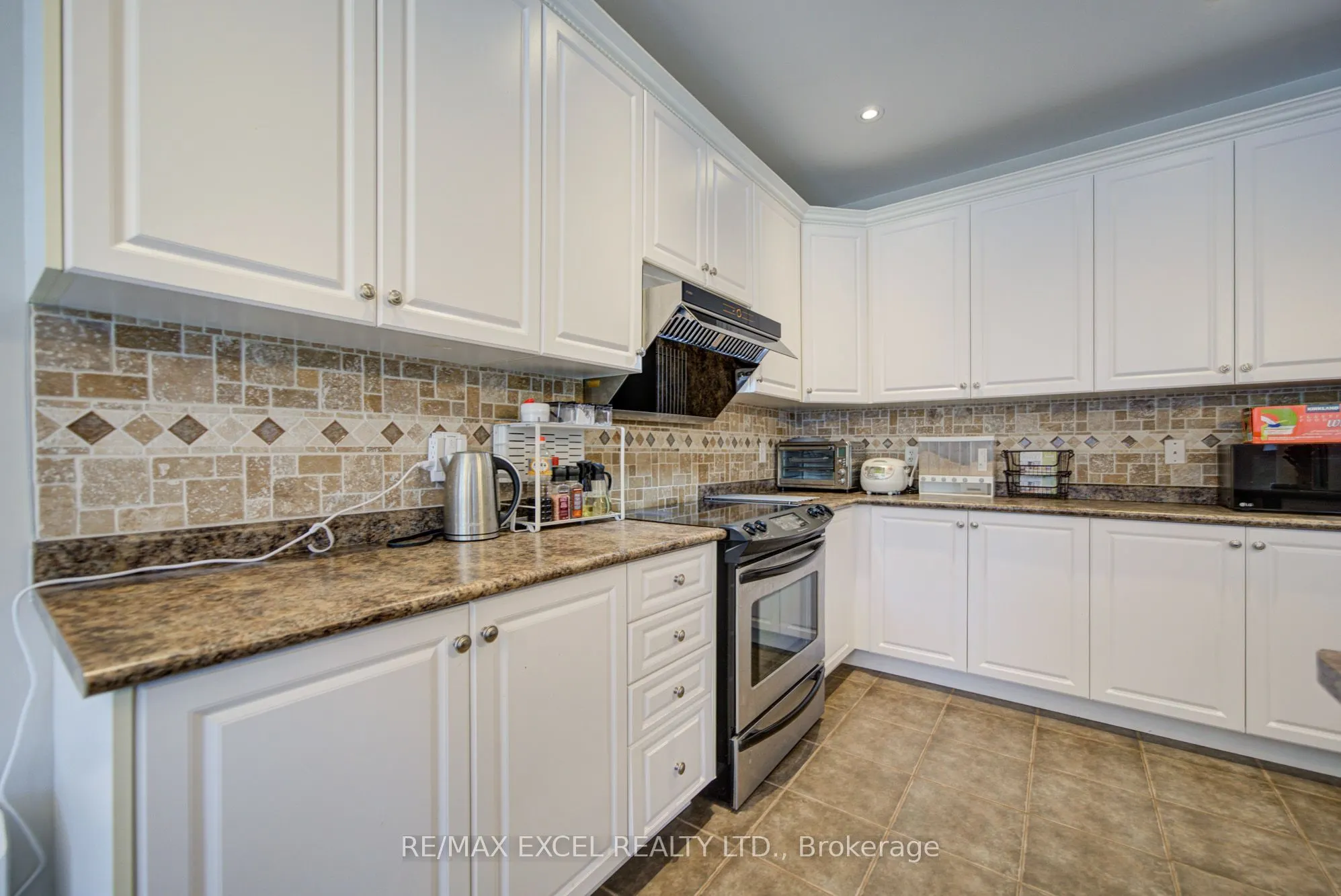 202 West Lawn Crescent