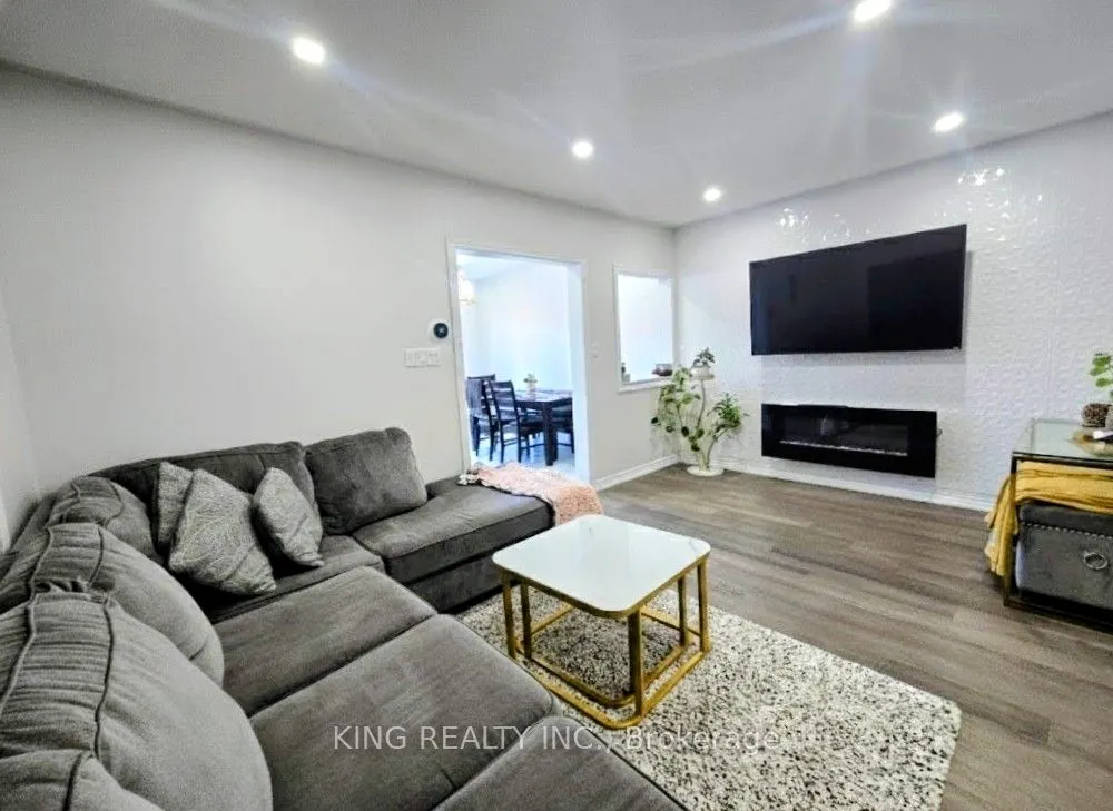 131 Royal Appian Crescent