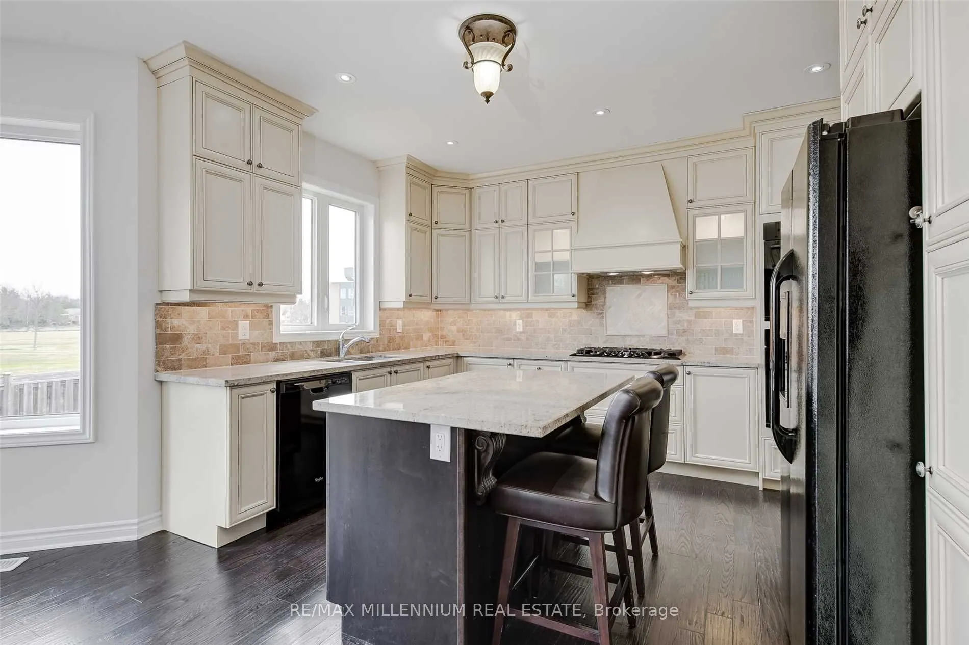 77 Collier Crescent