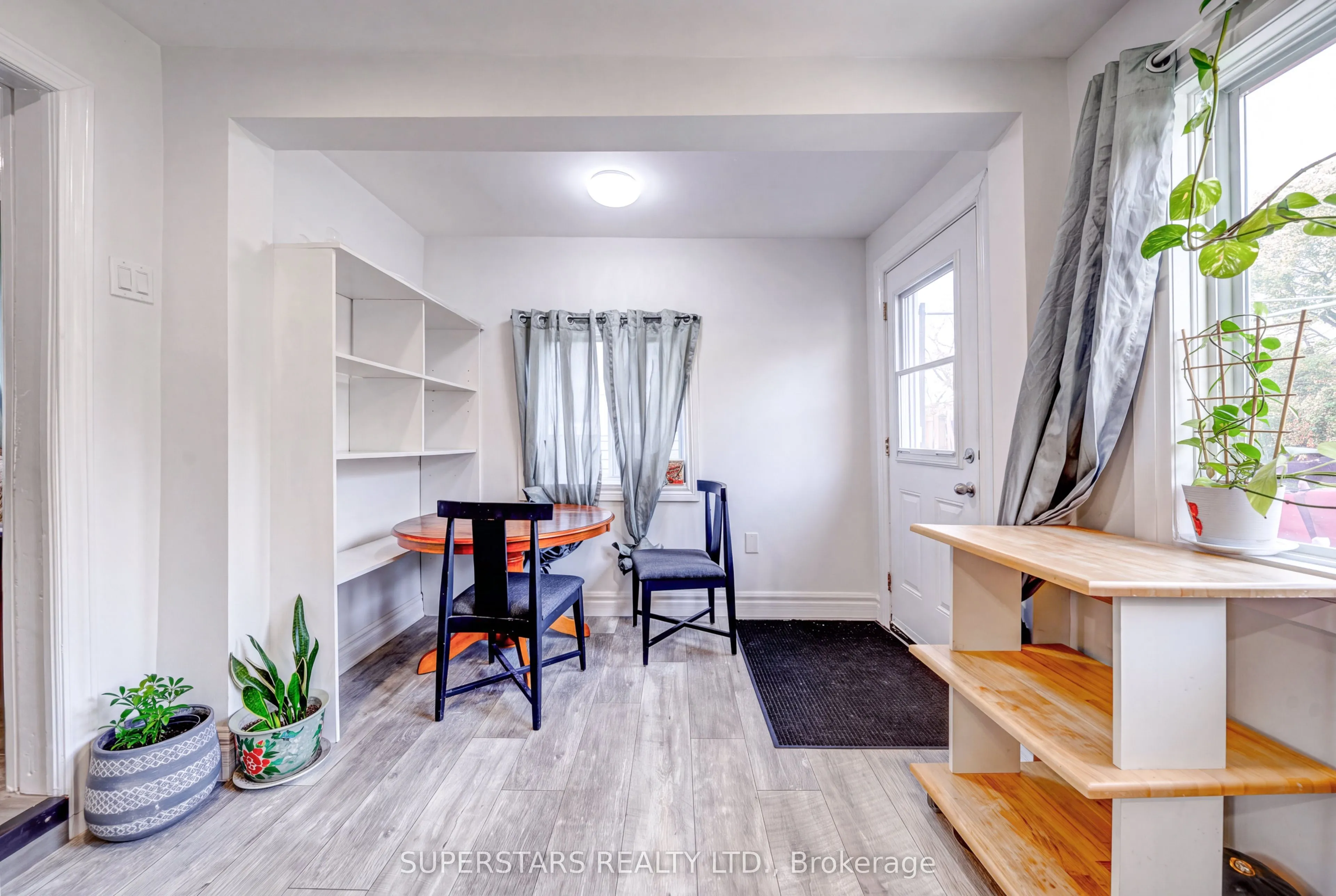28 Machell Avenue