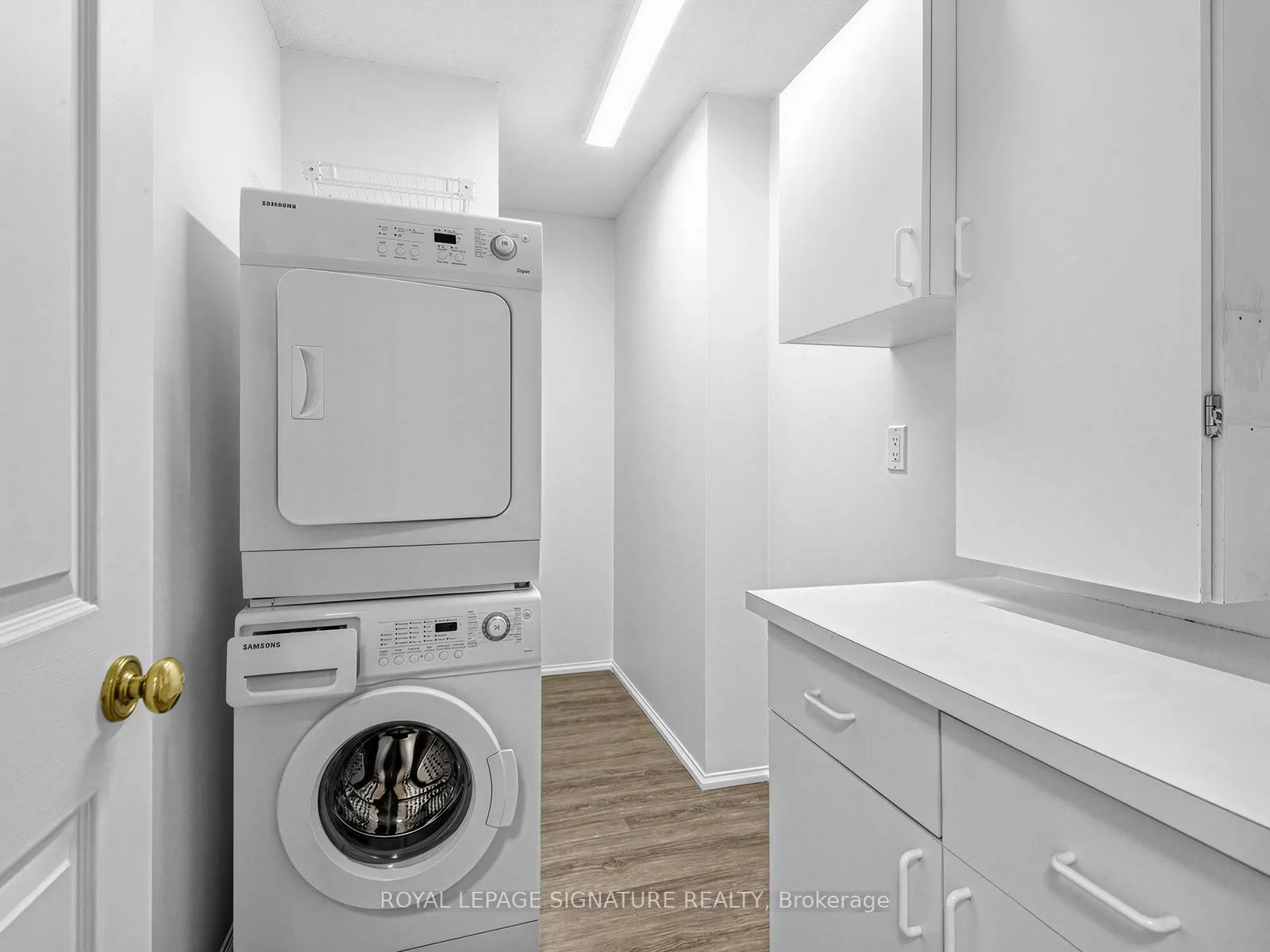 20 Harding Boulevard W #303