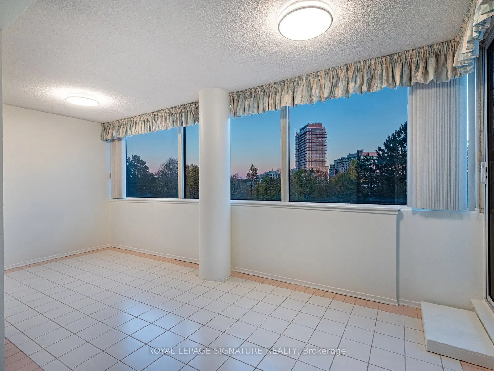 20 Harding Boulevard W #303